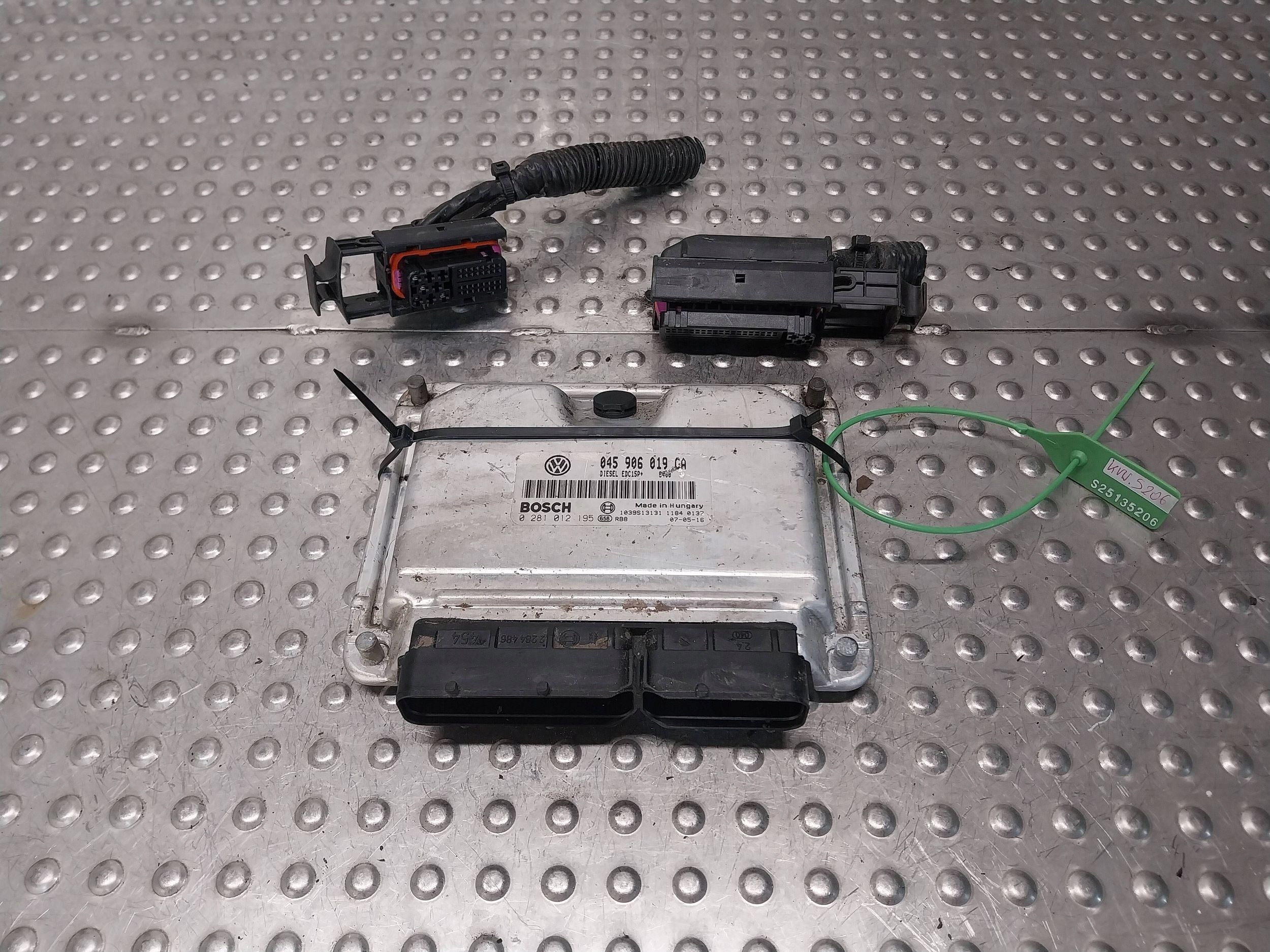 computer control unit of the engine 045906019CA 0281012195 VW POLO IV 1.4 TDI
