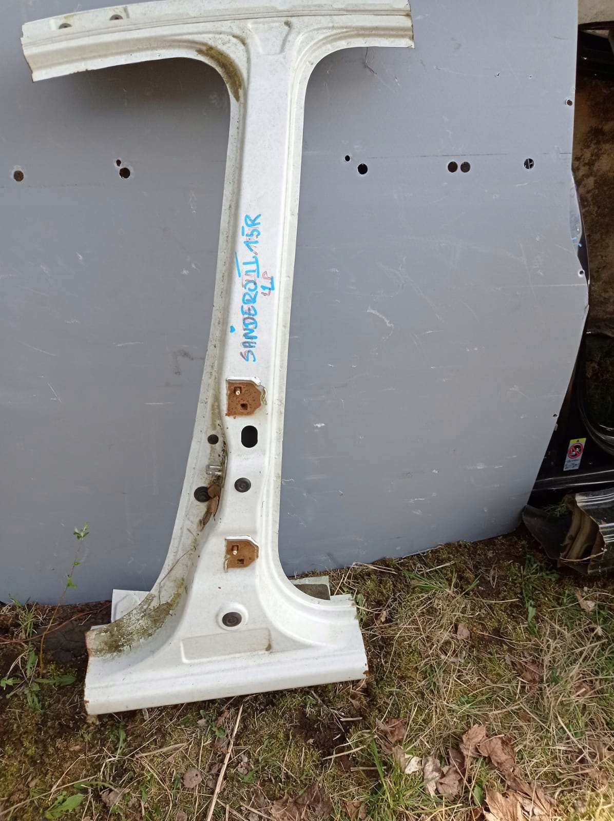 DACIA SANDERO II 15R pillar central left threshold