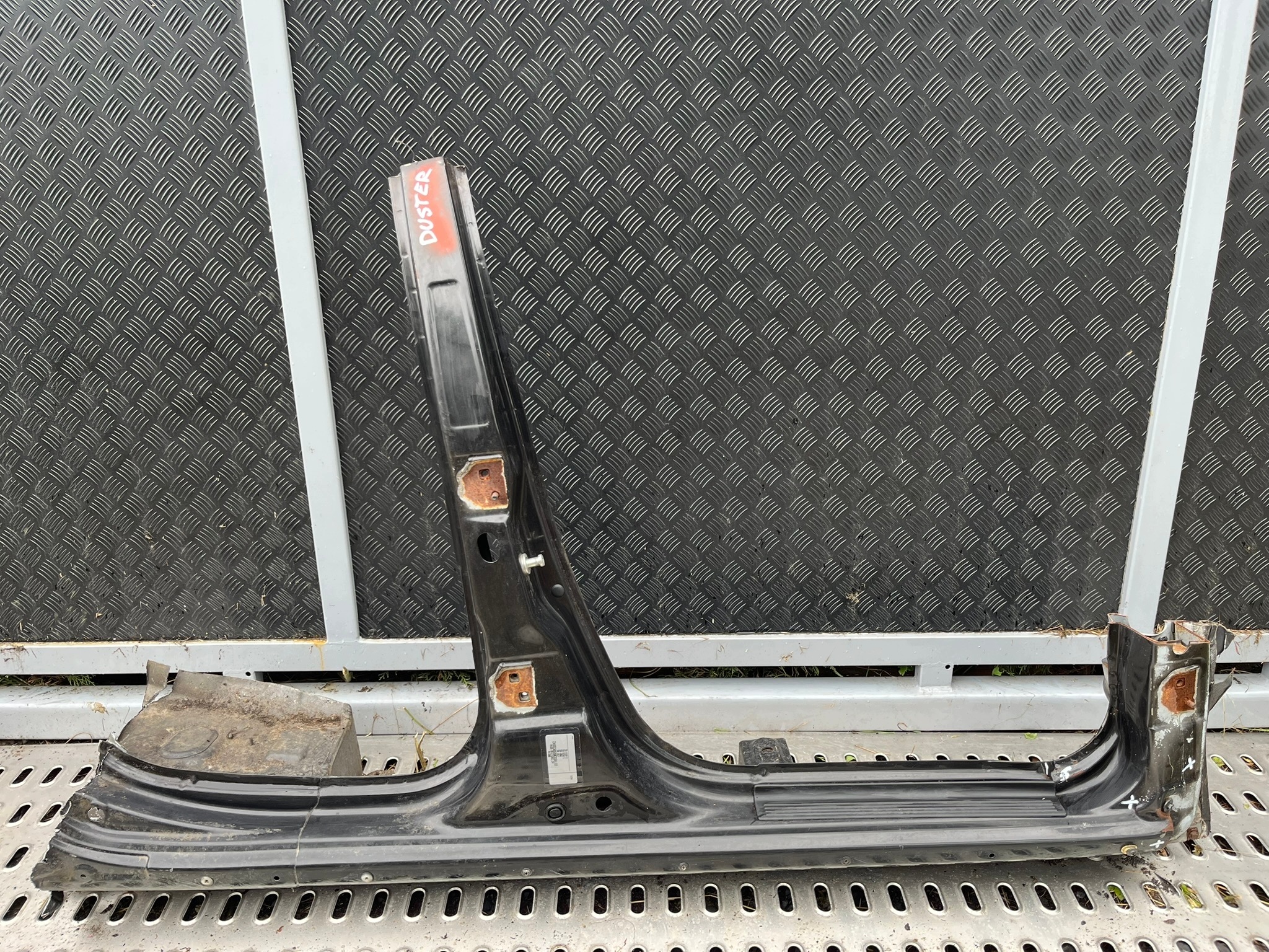 DACIA DUSTER and 10-18 threshold ZE SLUPKIEM right BOK pillar OE