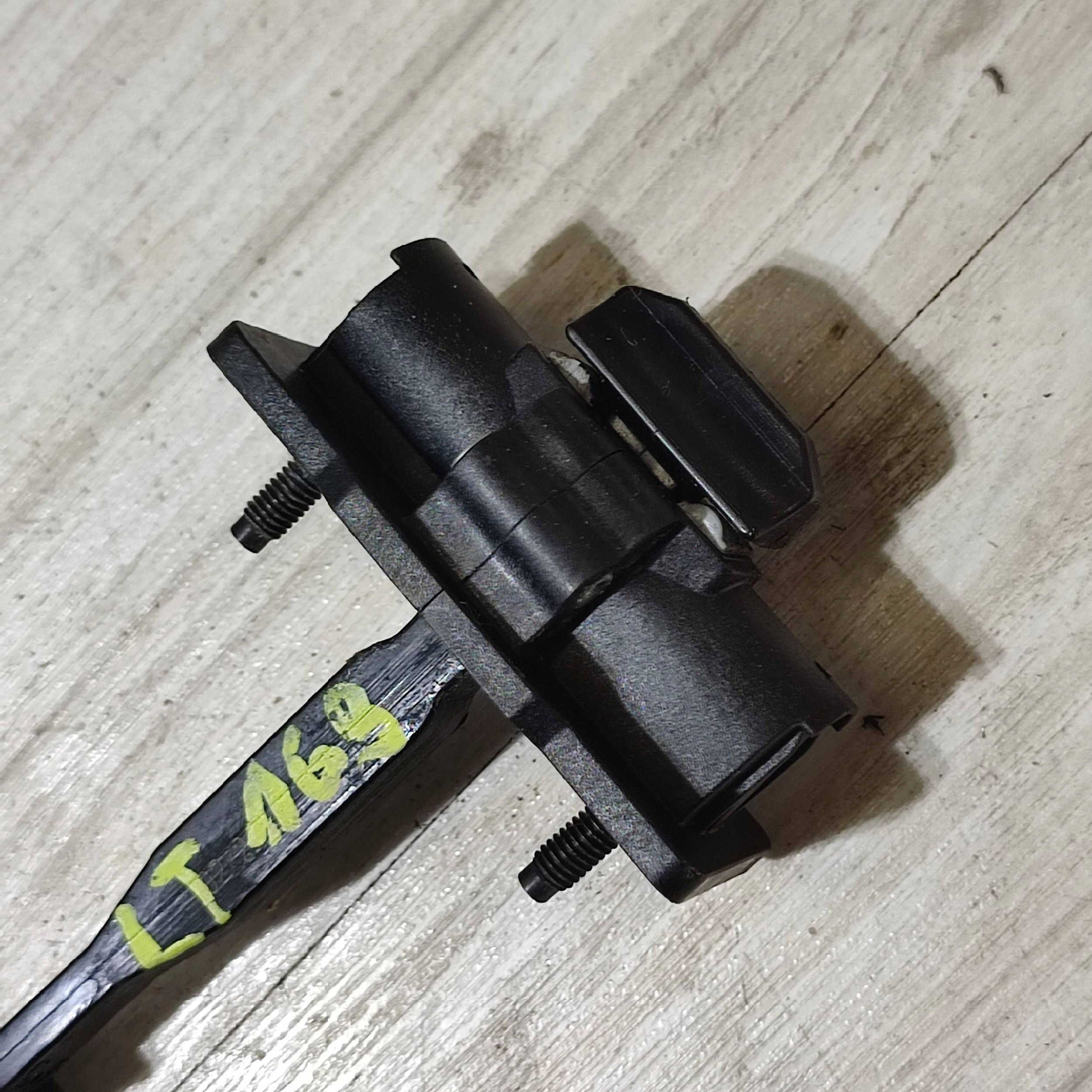 limiter door tylnych rear part side left Opel Corsa F