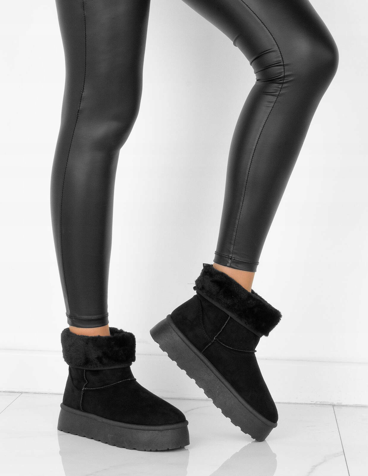 ŚNIEGOWCE CZARNE OCIEPLANE BOTKI PLATFORMA WYSOKIE 39 Oryginalne opakowanie producenta pudełko