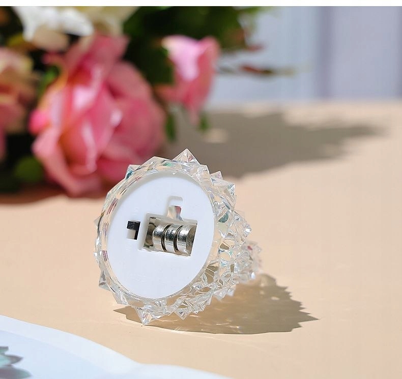 ŚWIECĄCA CHOINKA OZDOBA ŚWIĄTECZNA DEKORACYJNA CHOINECZKA Waga produktu z opakowaniem jednostkowym 0.15 kg