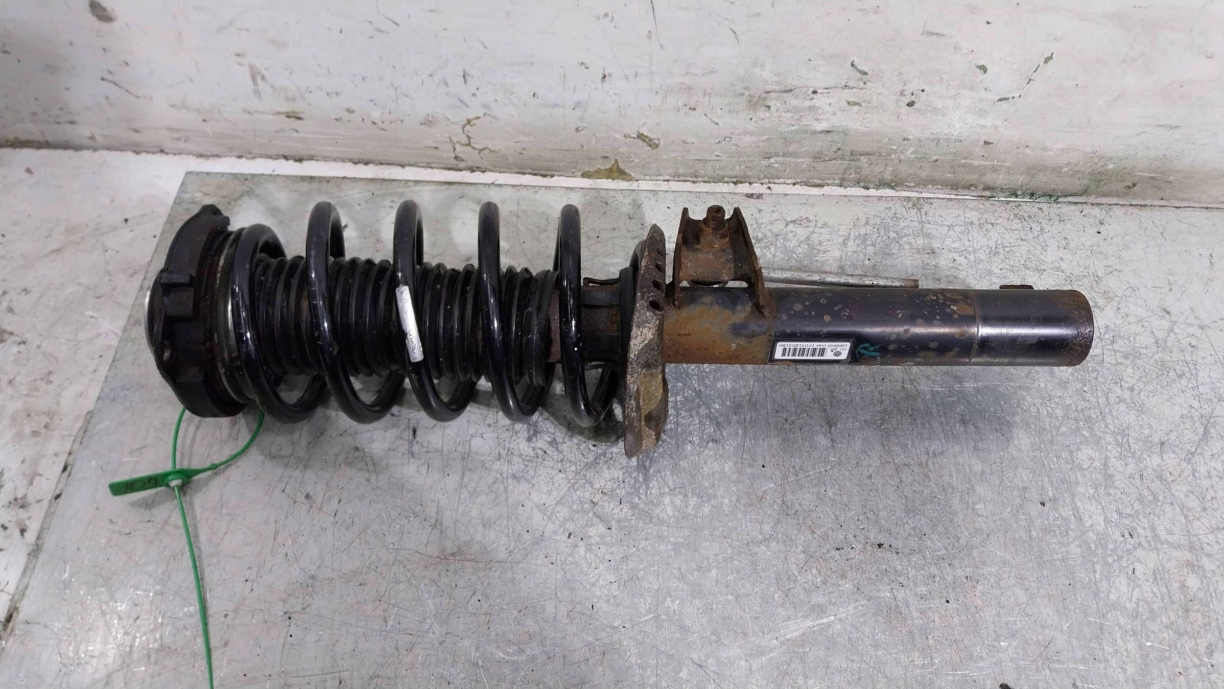 shock absorber left right front 1K0413031BA LEON II A3 GOLF V VI OCTAVIA II