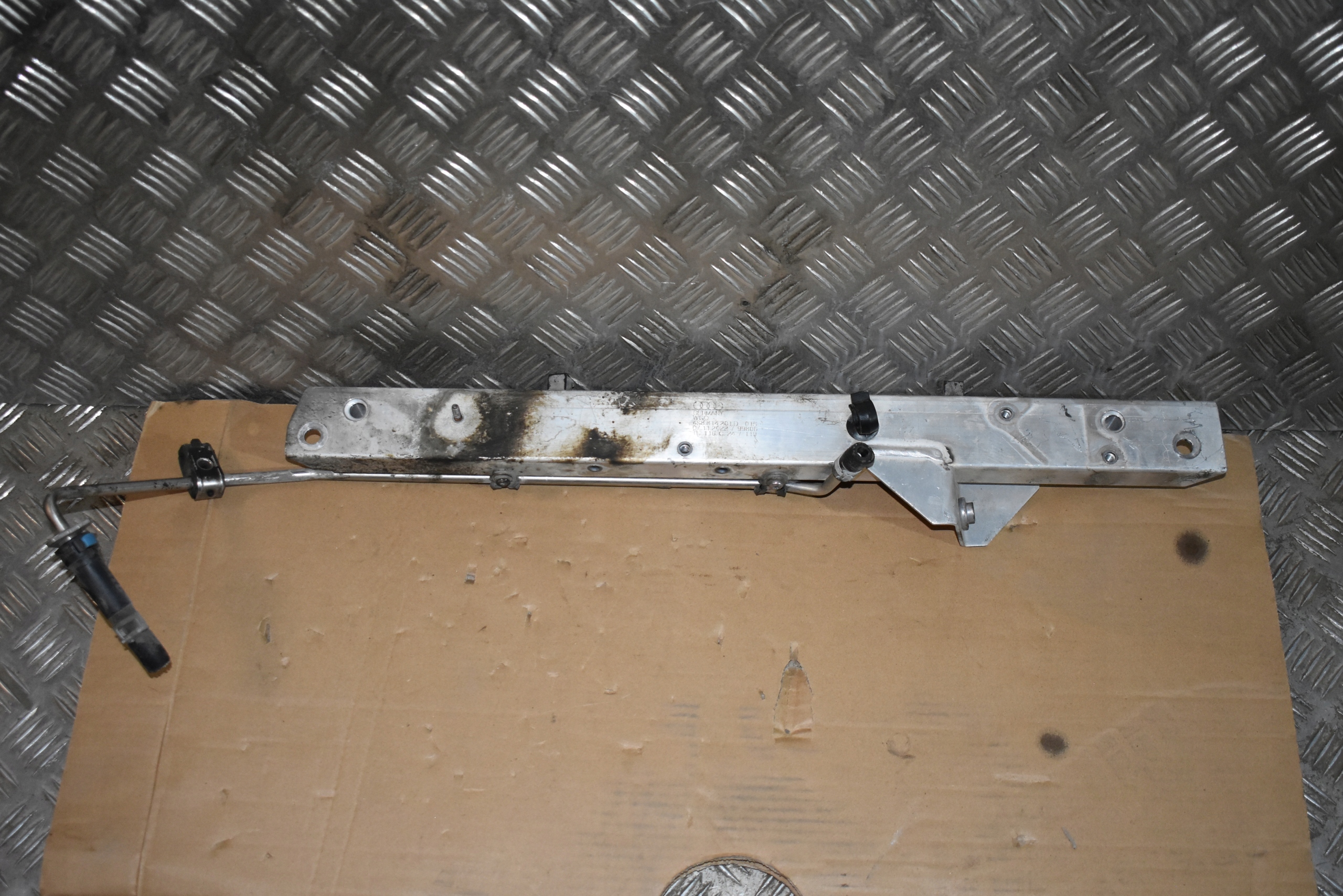 IDEALNA brace console AUDI R8 1