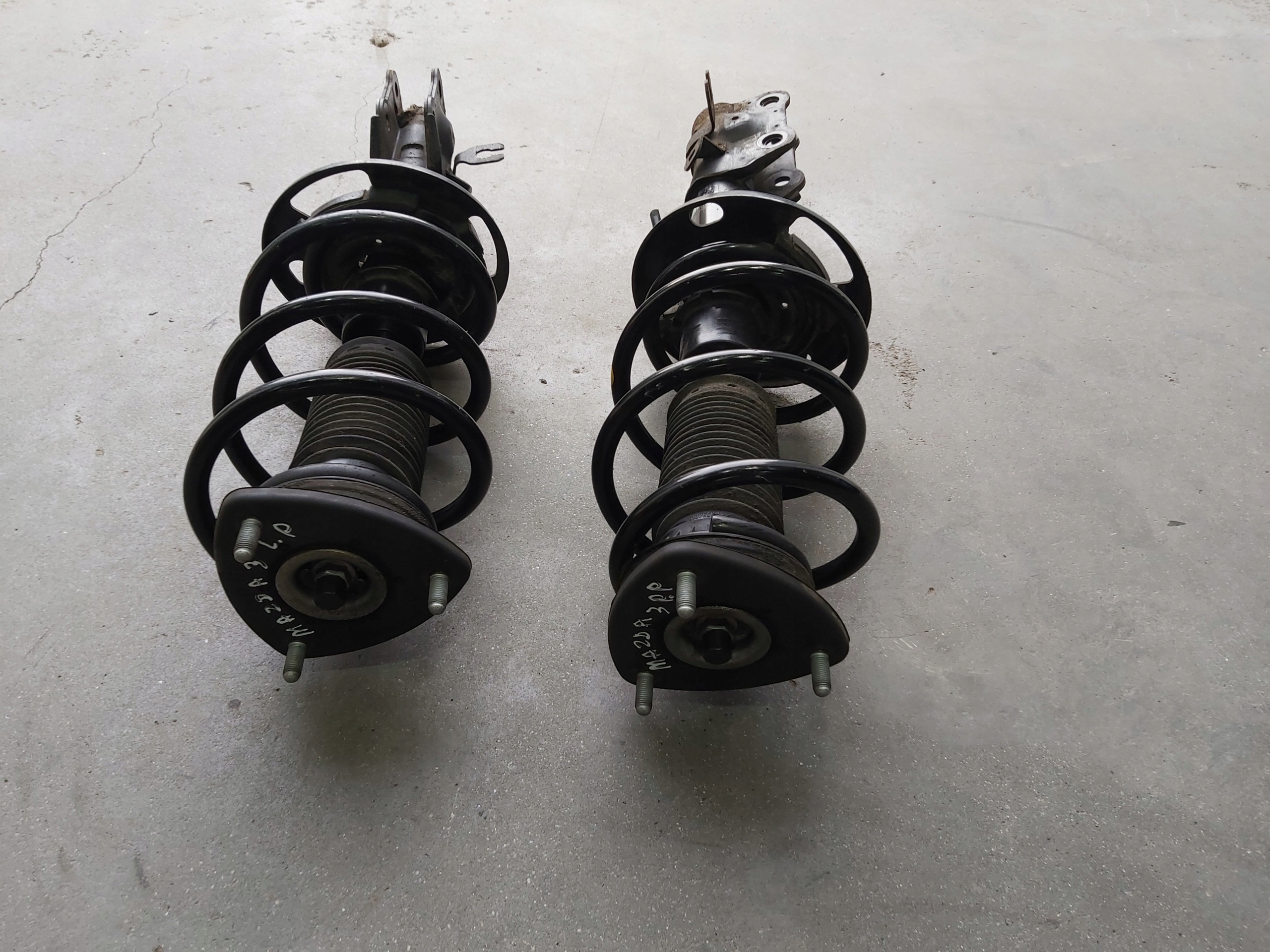 shock absorber front right left 2.2 D MAZDA 3 III BM