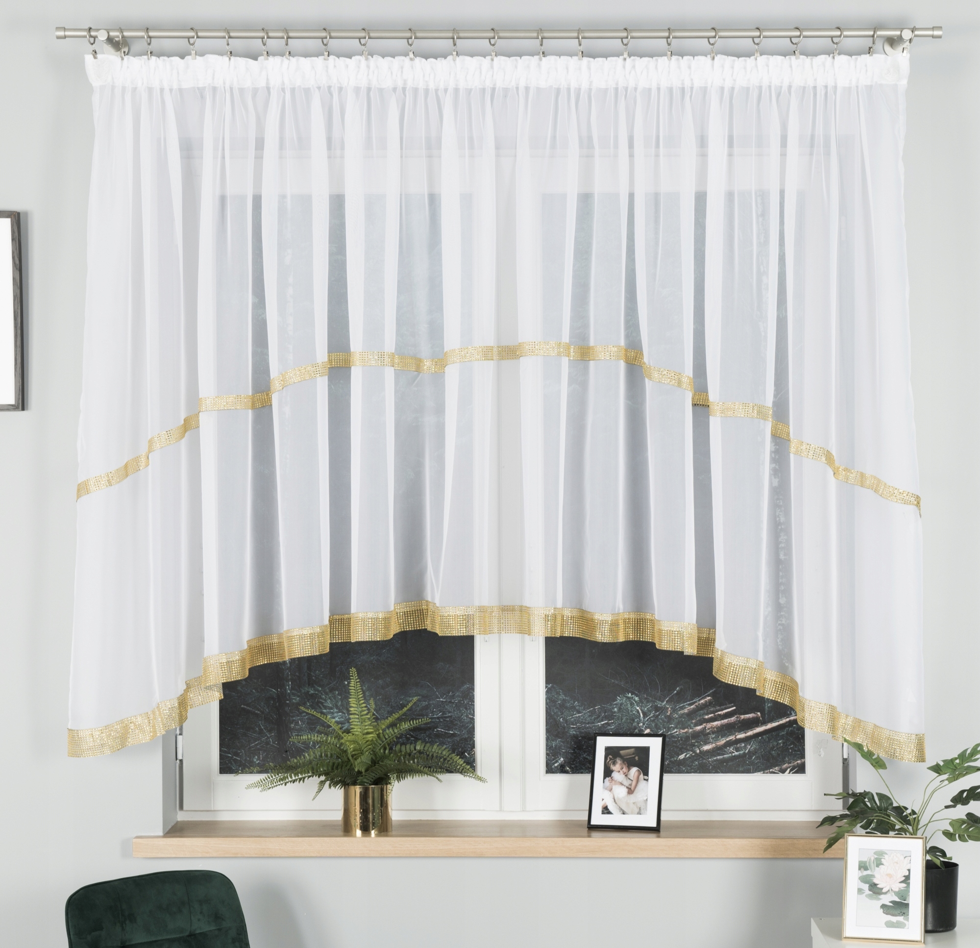 BIAŁA FIRANA GOTOWA WOAL TAŚMA CYRKONIE DIAMENTY FIRANY GOTOWE 400 x 150 Kod producenta GOTOWA FIRANA Z TAŚMĄ MARSZCZĄCĄ