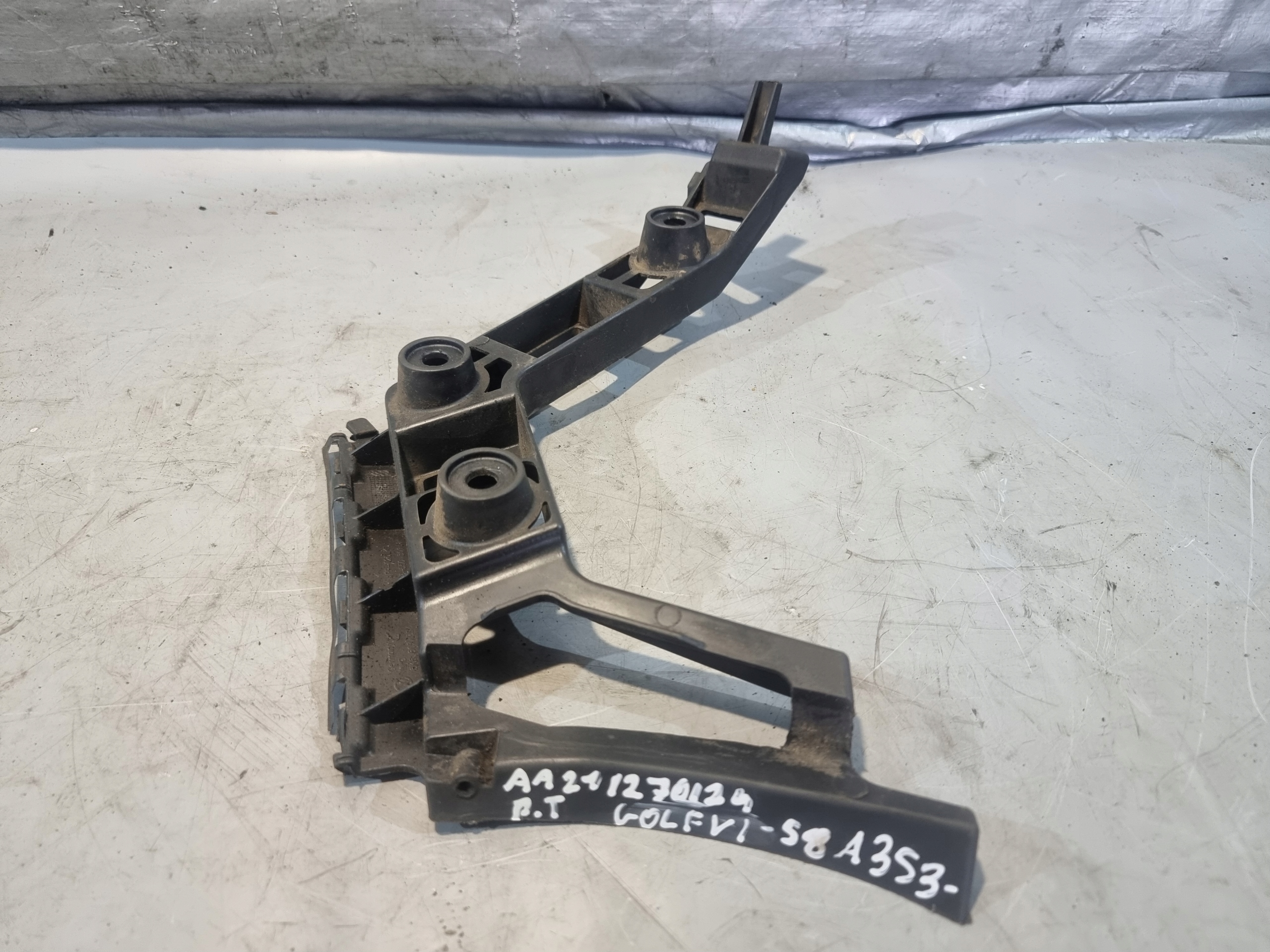 bumper bracket right rear part OE 5K6807394 VW GOLF VI HB 10r