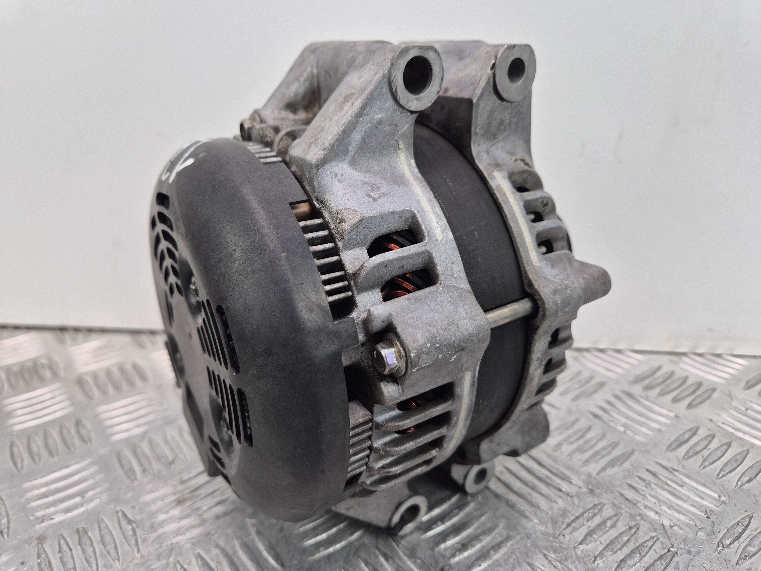 BMW 3 E92 E93 325i alternator 7591268 N52B25AF