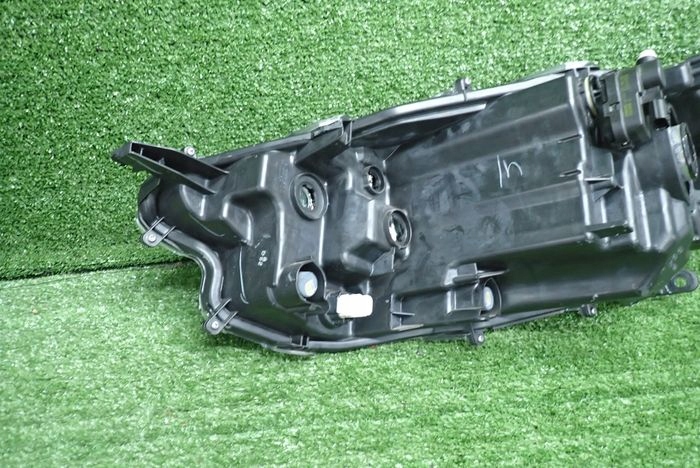 TOYOTA YARIS IV lens 20- reflektor right light right