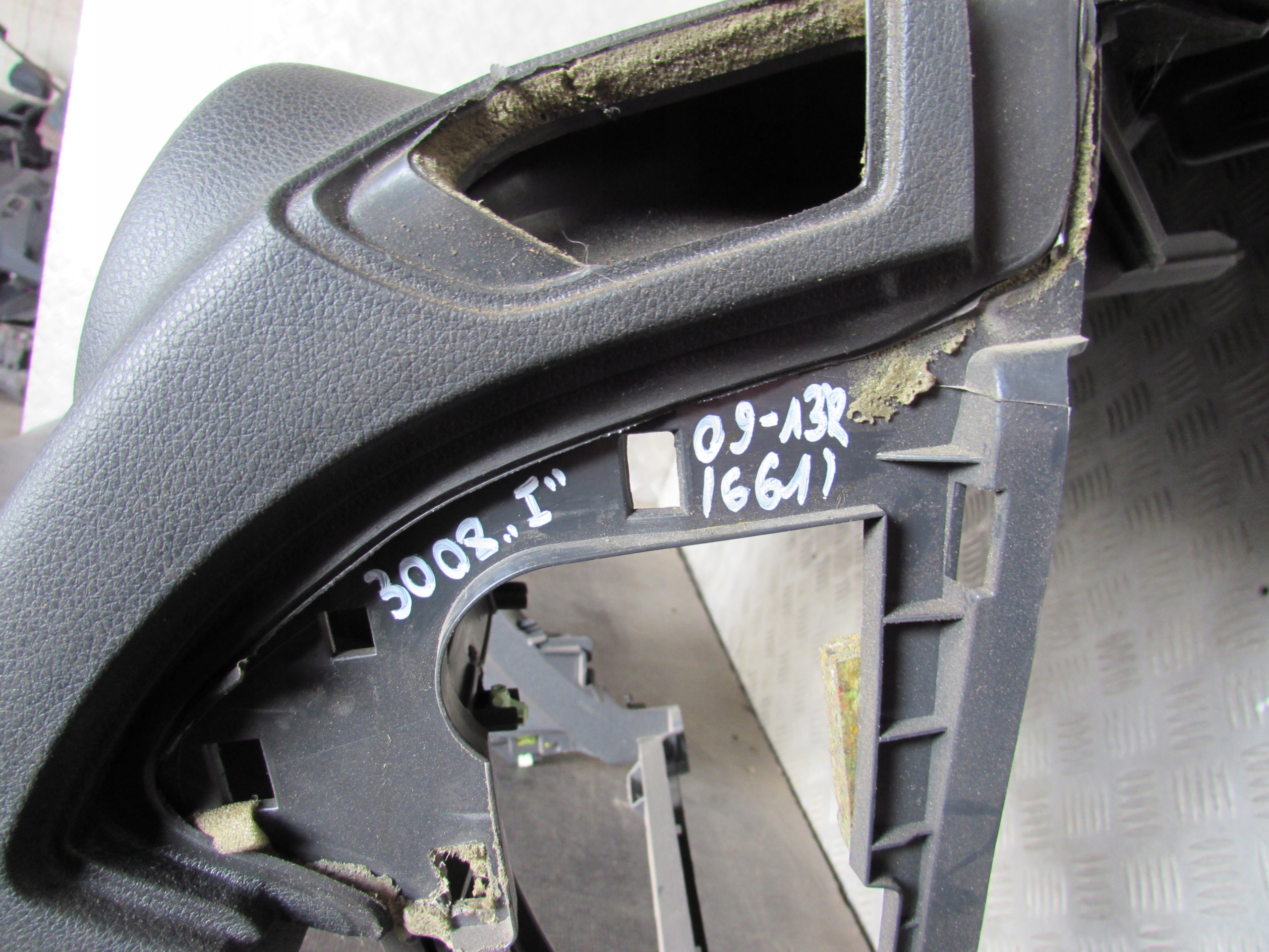 торпеда Подушки peugeot 3008 и 09-13r