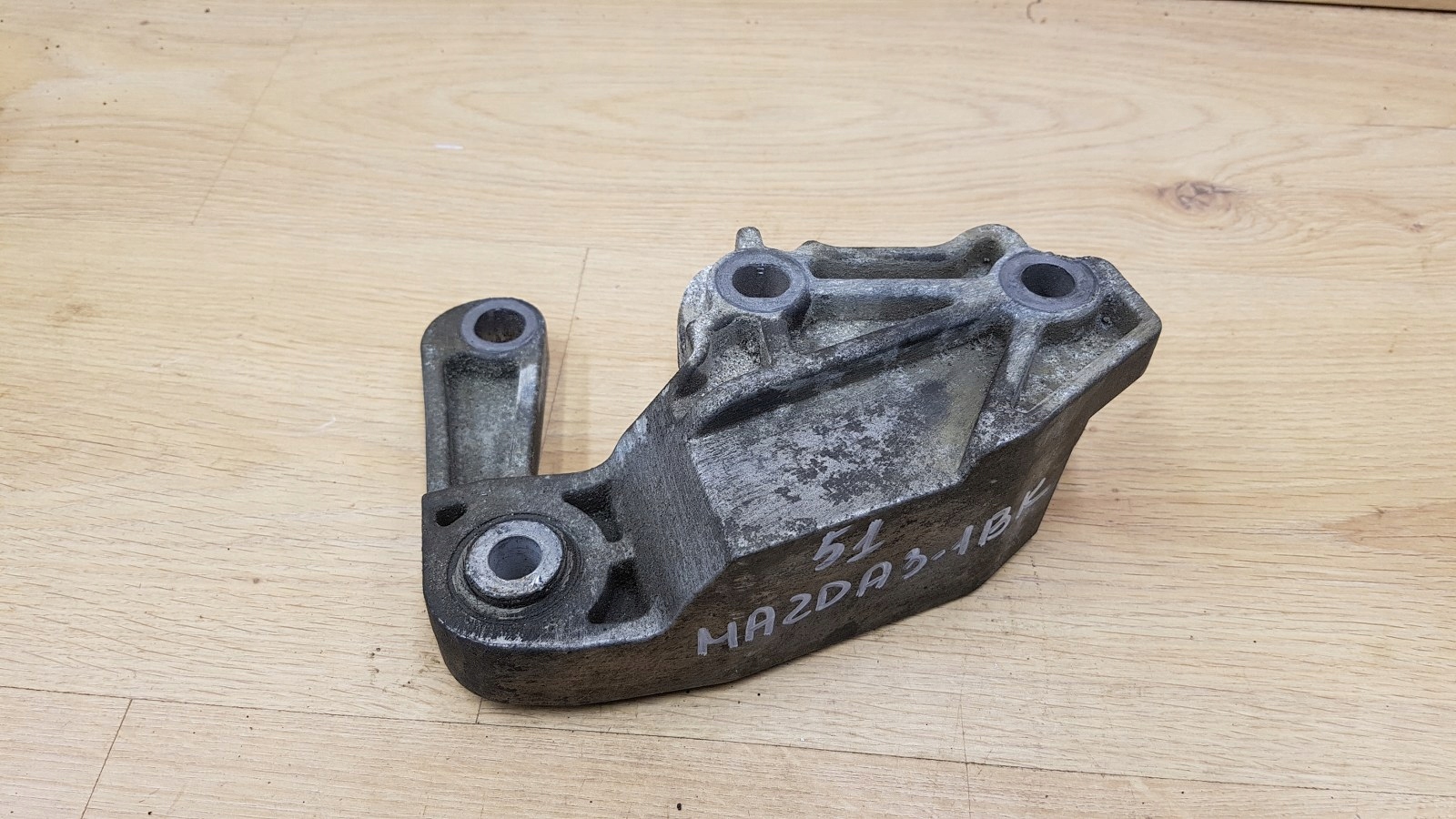 ŁAPA MOCOWANIE SKRZYNI MAZDA 3 BK 2.0 16V