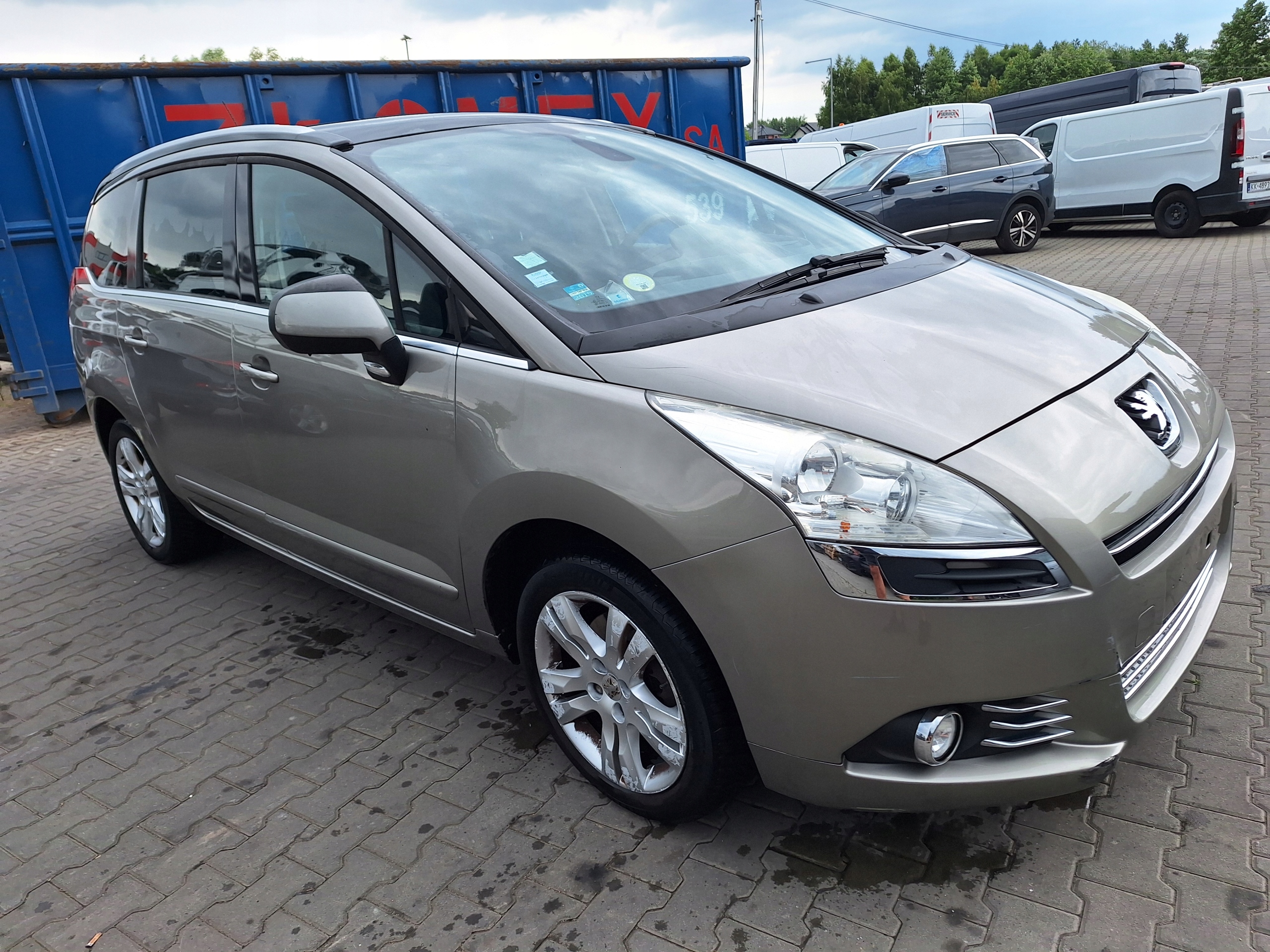 PEUGEOT 5008 and 1 T87 0U 0E 2009-2017 door front left EVGC