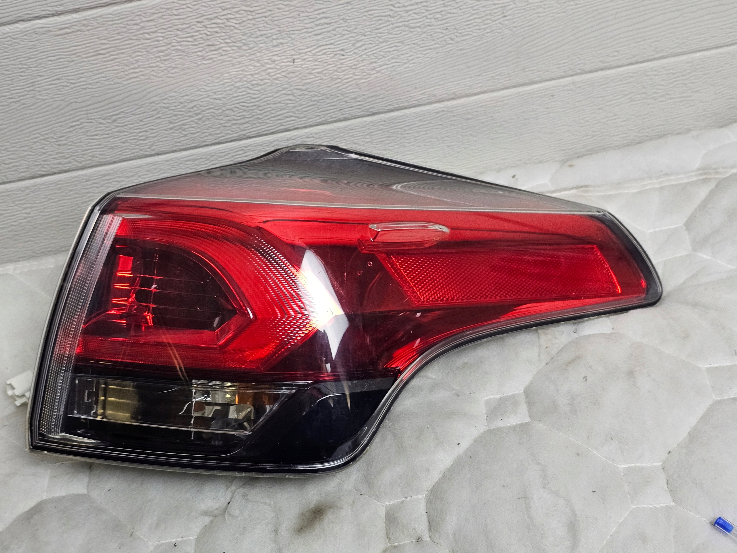 LAMPA REFLEKTOR TYL TYLNA EUROPA PRAWA PRAWY TOYOTA RAV4 IV 81550-42200