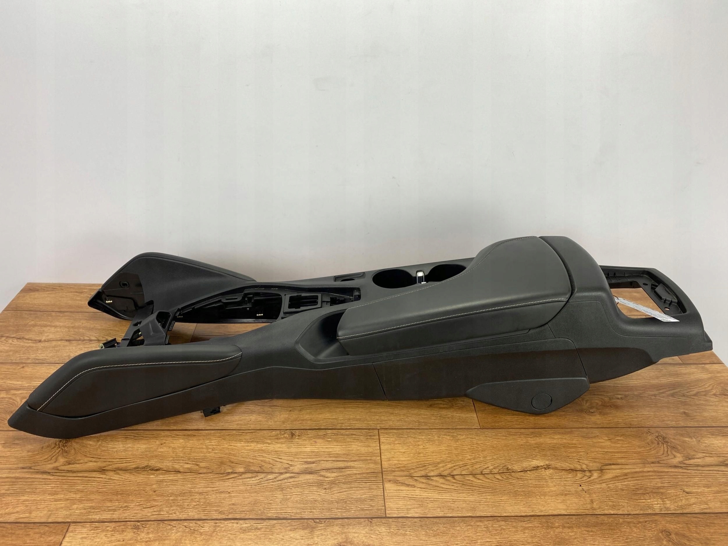 Tunel central armrest Chevrolet Camaro SS 2016+ USA