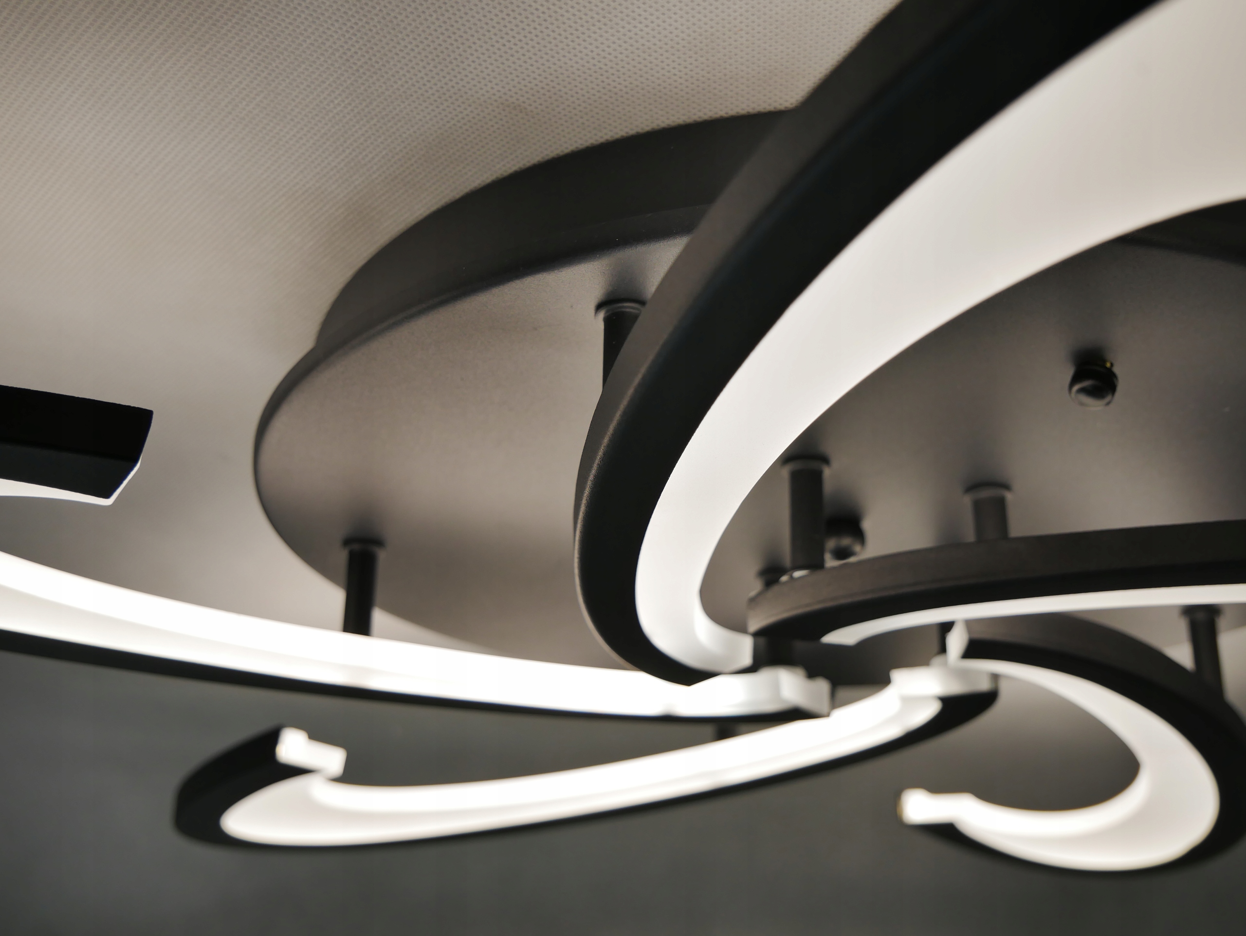 LAMPA LED LAMPA SUFITOWA PLAFON EKO LED ŻYRANDOL + Pilot Szerokość produktu 70 cm