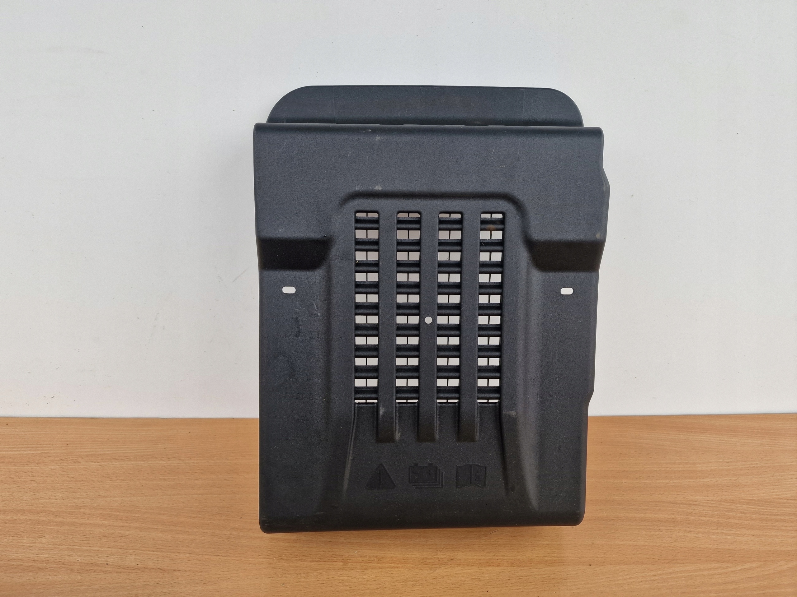 LX7B-10A686-ACW - FORD FOCUS MK4 4 HYBRID КРЫШКА БАТАРЕЙНОГО ОТСЕКА