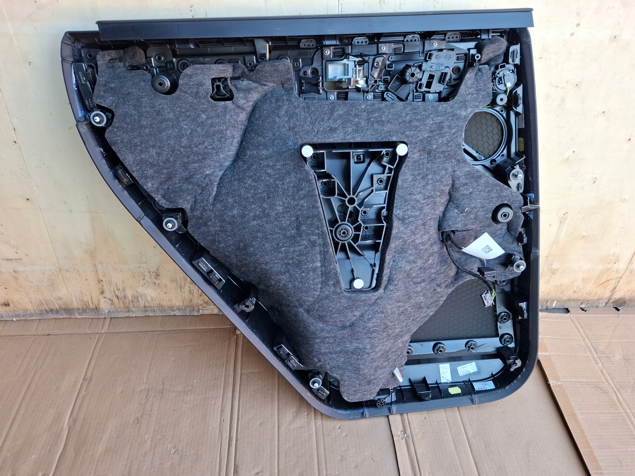 boot upholstery right rear part PORSCHE CAYENNE III 9Y0 22r