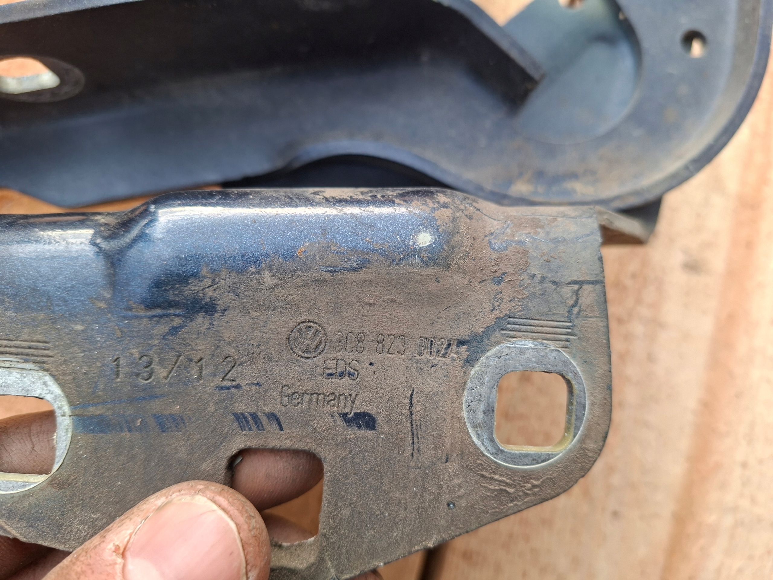 hinge bonnets VOLKSWAGEN PASSAT CC right 3C8823302A