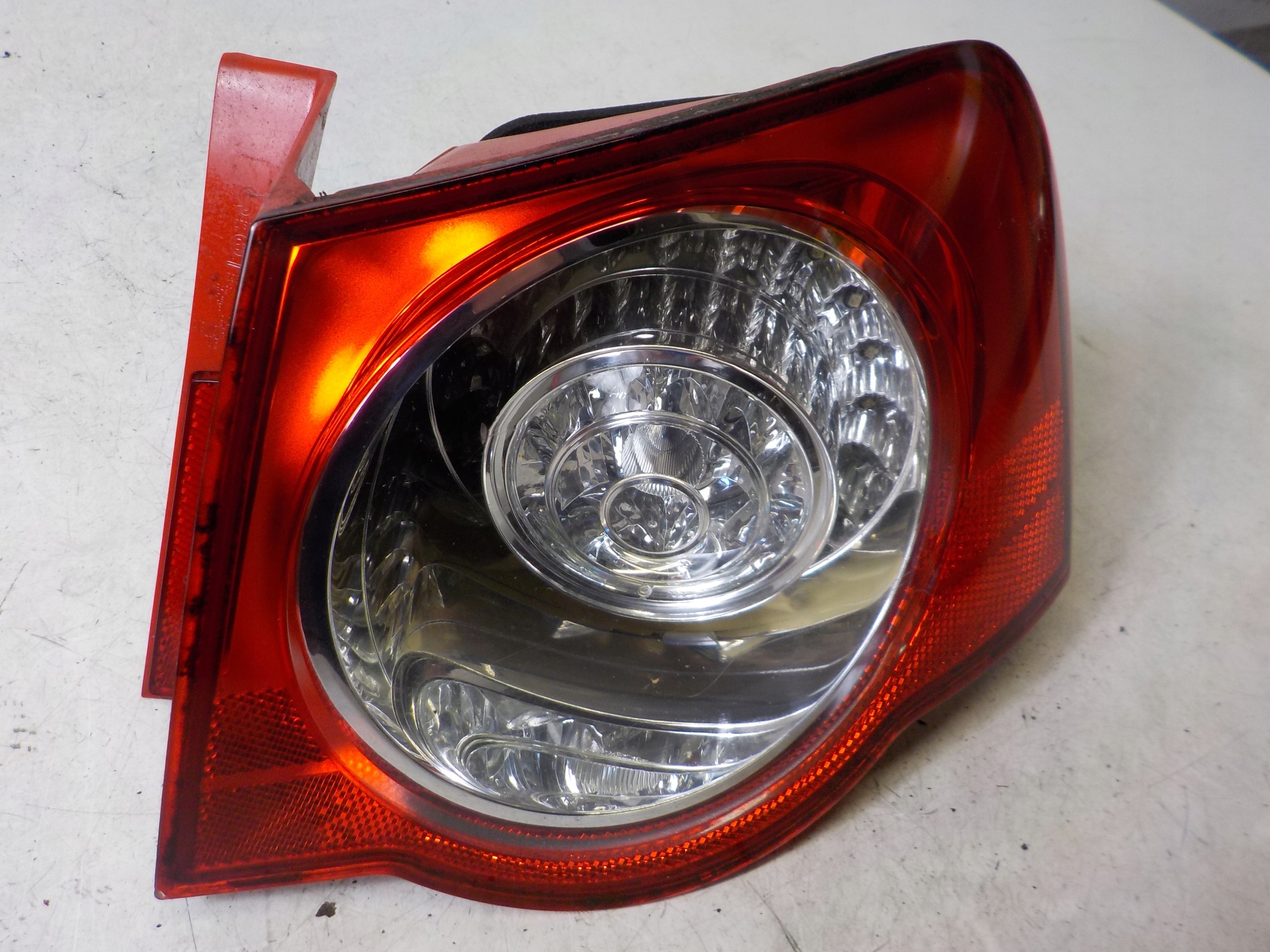 VOLKSWAGEN PASSAT B6 sedan light right rear part rear