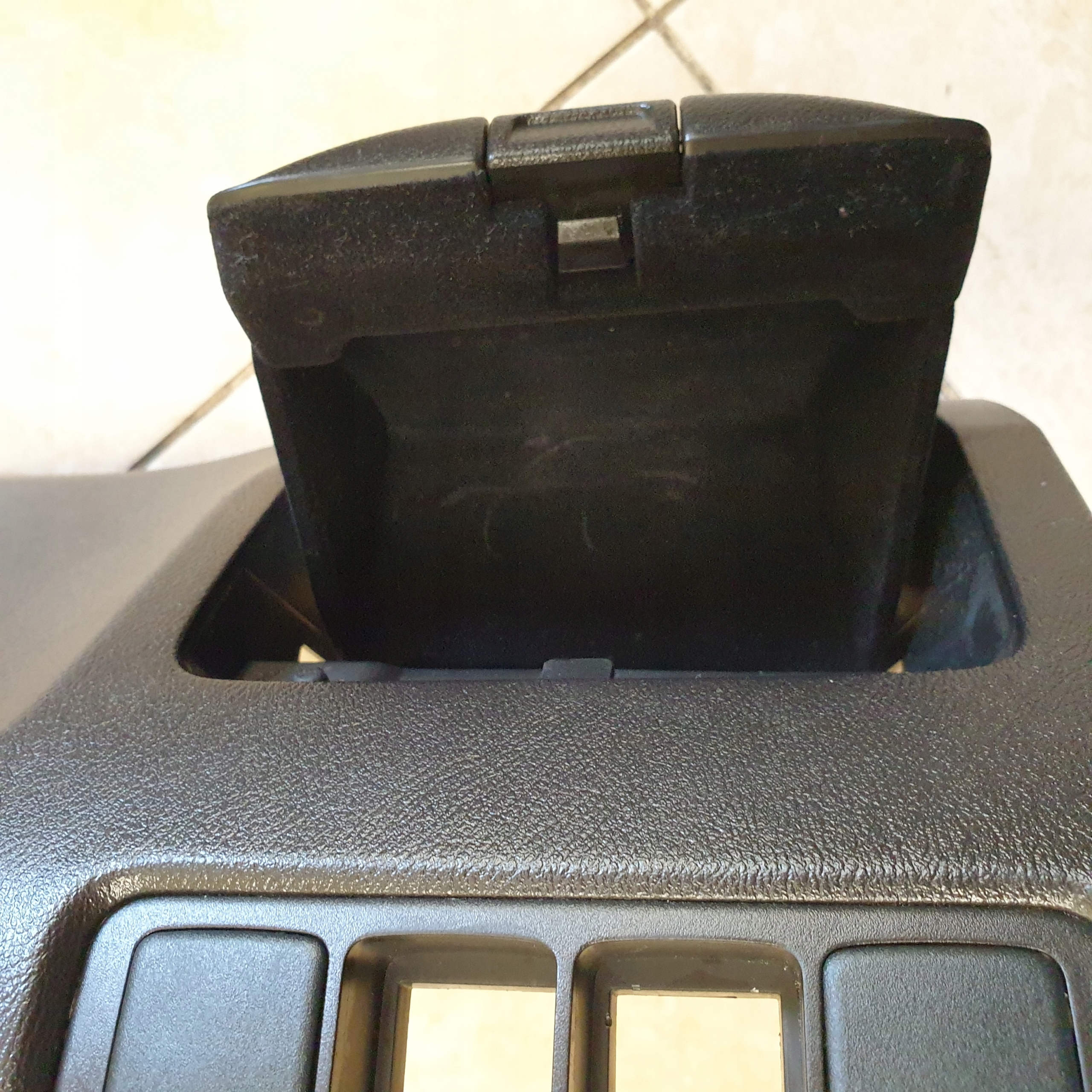 passenger compartment below steering wheel, HONDA ACCORD VIII 8 OE EU