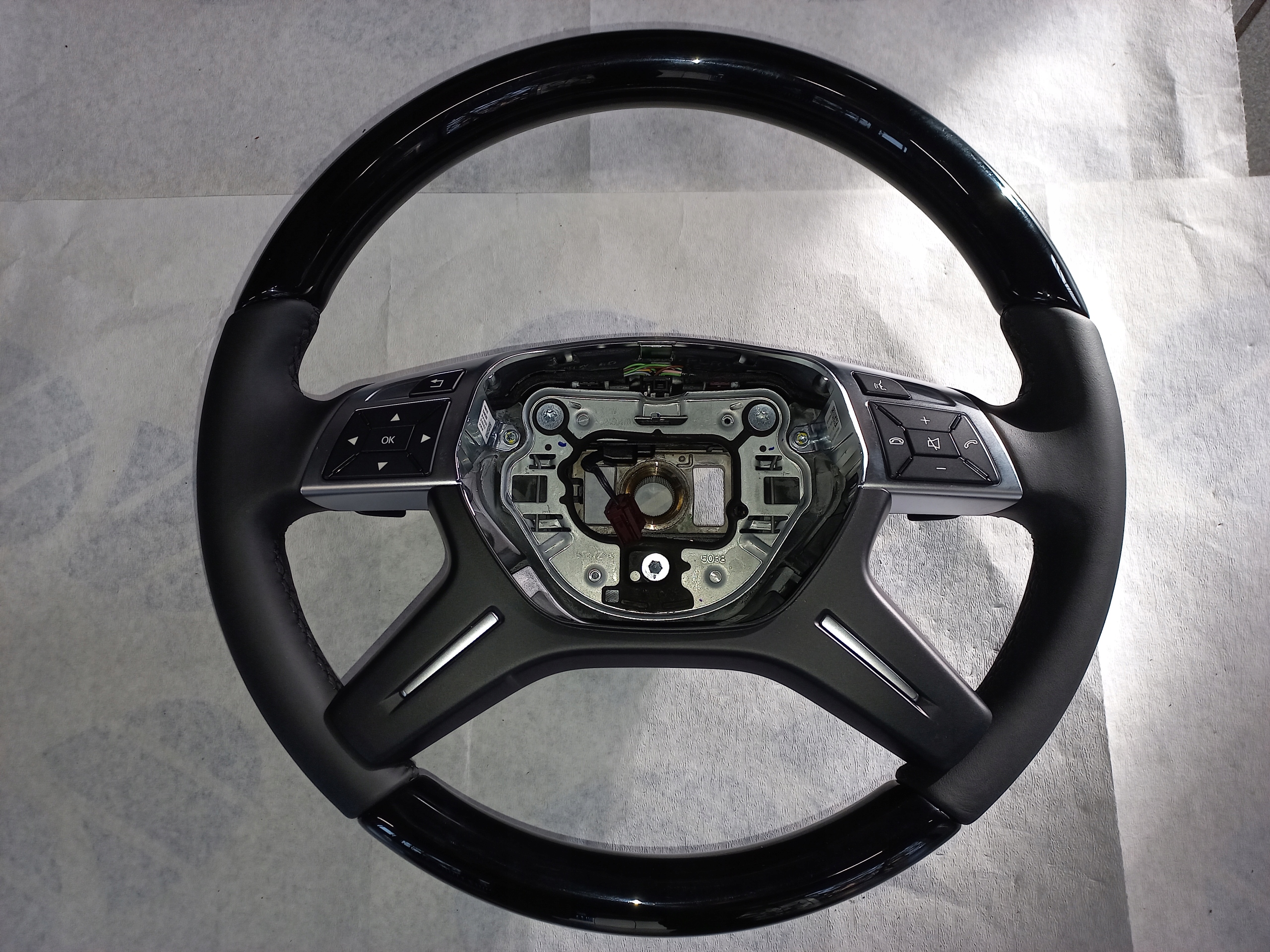 Рулевое колесо MERCEDES ML W166 A1664600718 AMG