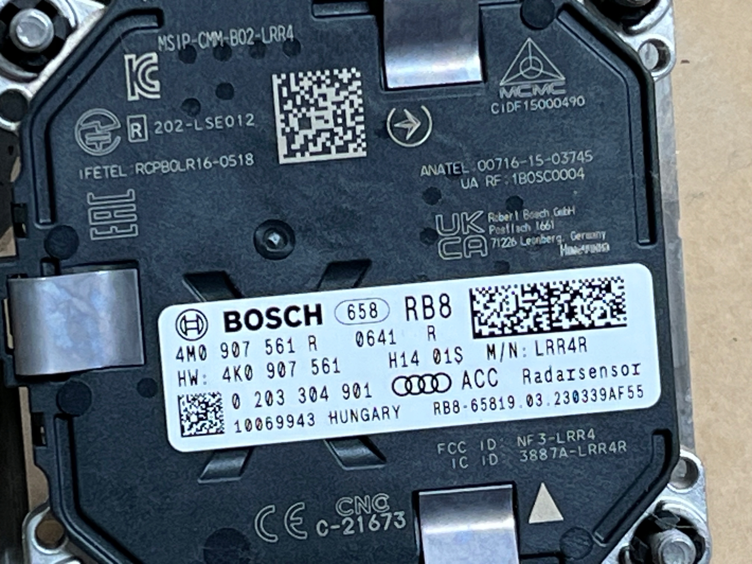 AUDI Q7 Q8 RADAR DYSTRONIC 4M0907561R Producent części Audi OE