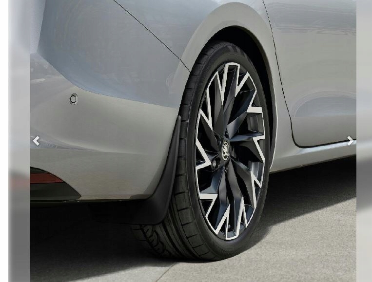 Chlapacze Tył Tylne Skoda Superb IV 4 Sedan Limuzyna 3P3075101