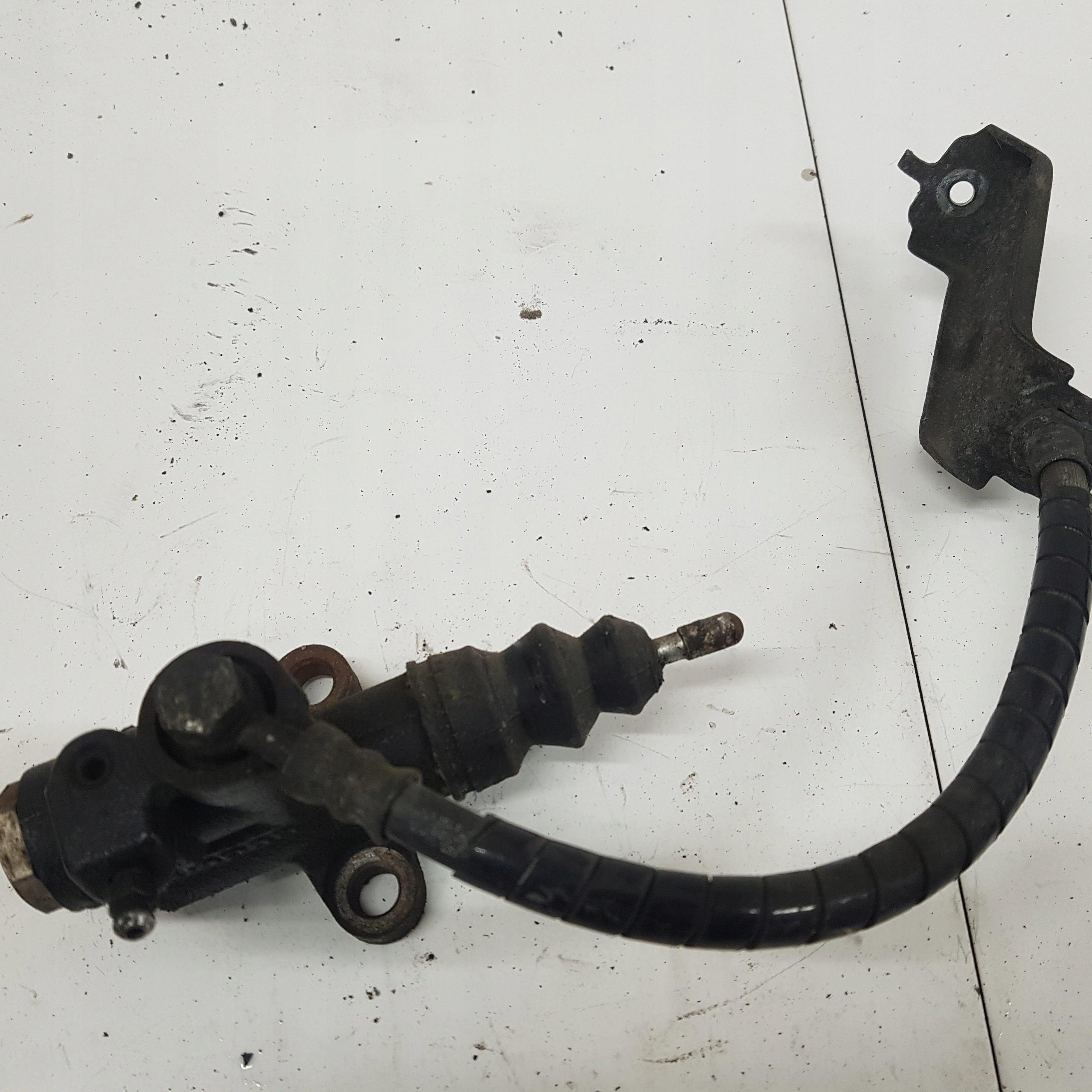 WYSPRZEGLIK SUBARU OUTBACK 4