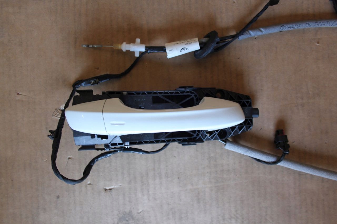 KLAMKI WIAZKI CIEGNA KEESY VW T ROC LC9A KOMPLET Color white