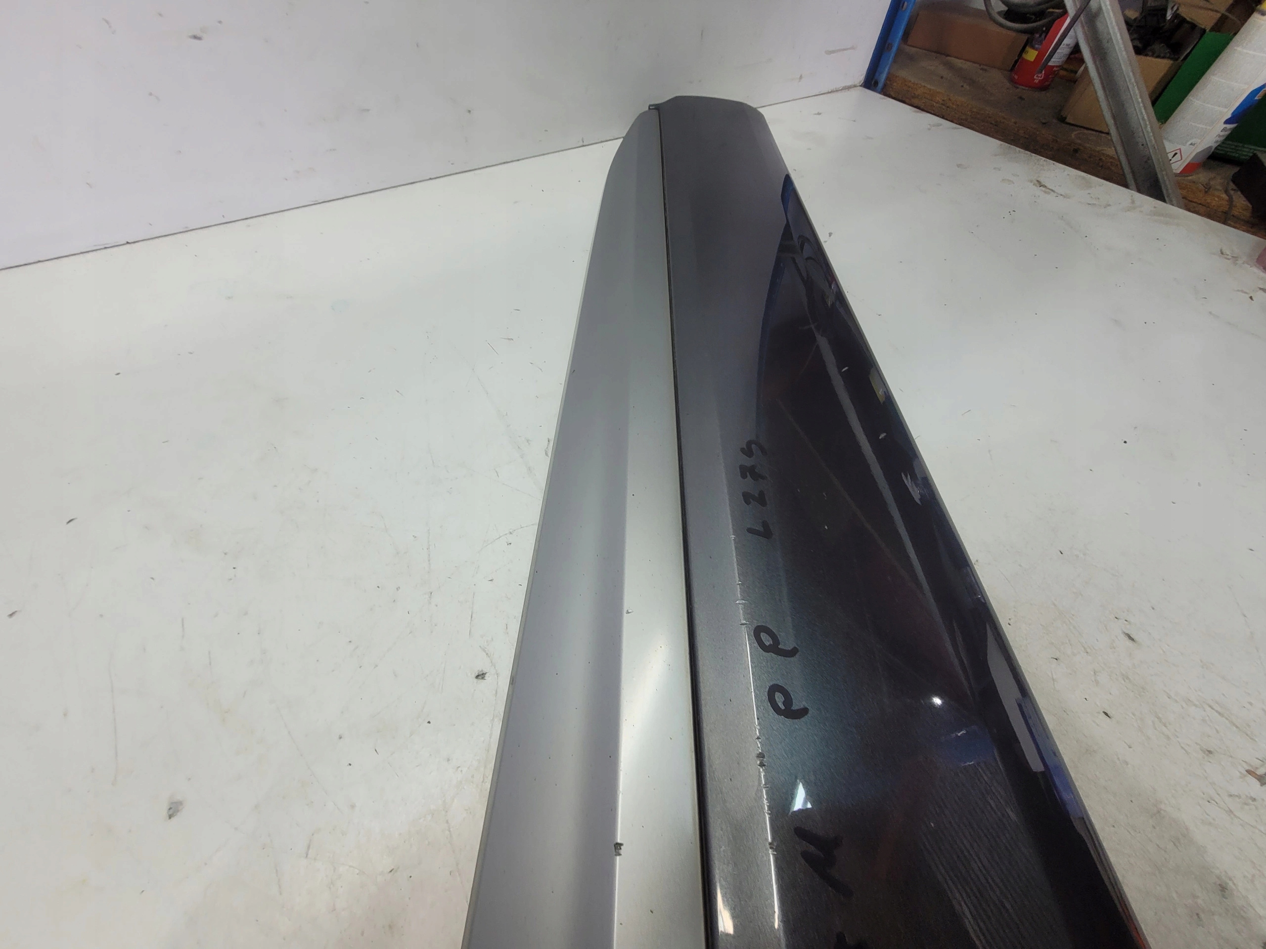 moulding lower door right front AUDI Q7 4M 4M0853960B LZ7S
