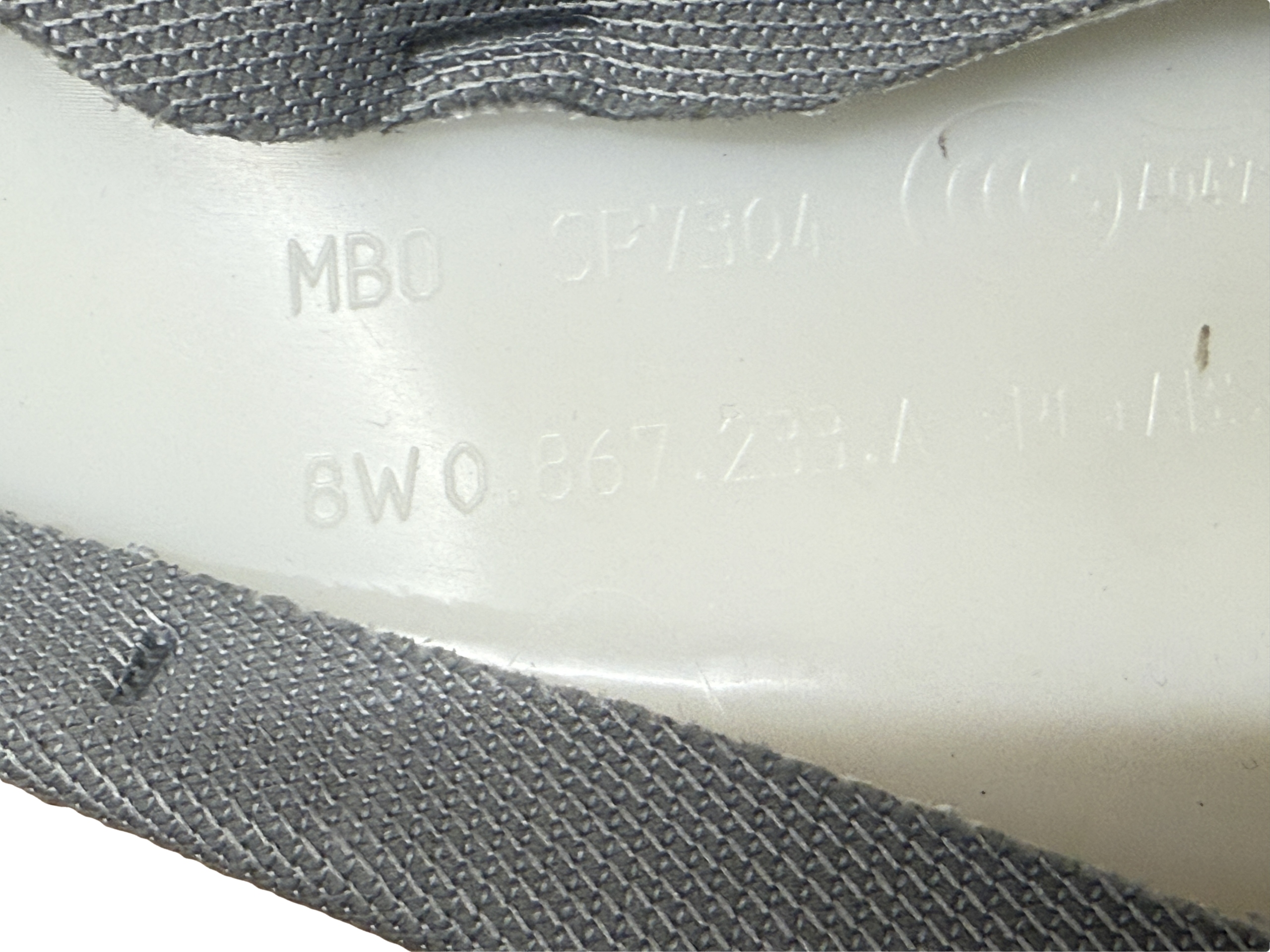 AUDI A4 8W B9 cover SLUPKA A left 8W0867233A