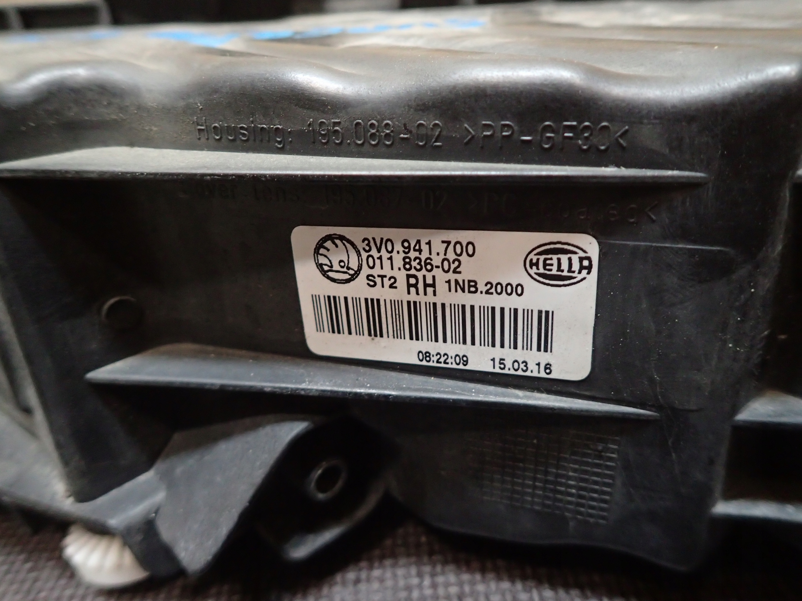 NEBELSCHEINWERFER RECHTS SKODA SUPERB III 3 3V0941700