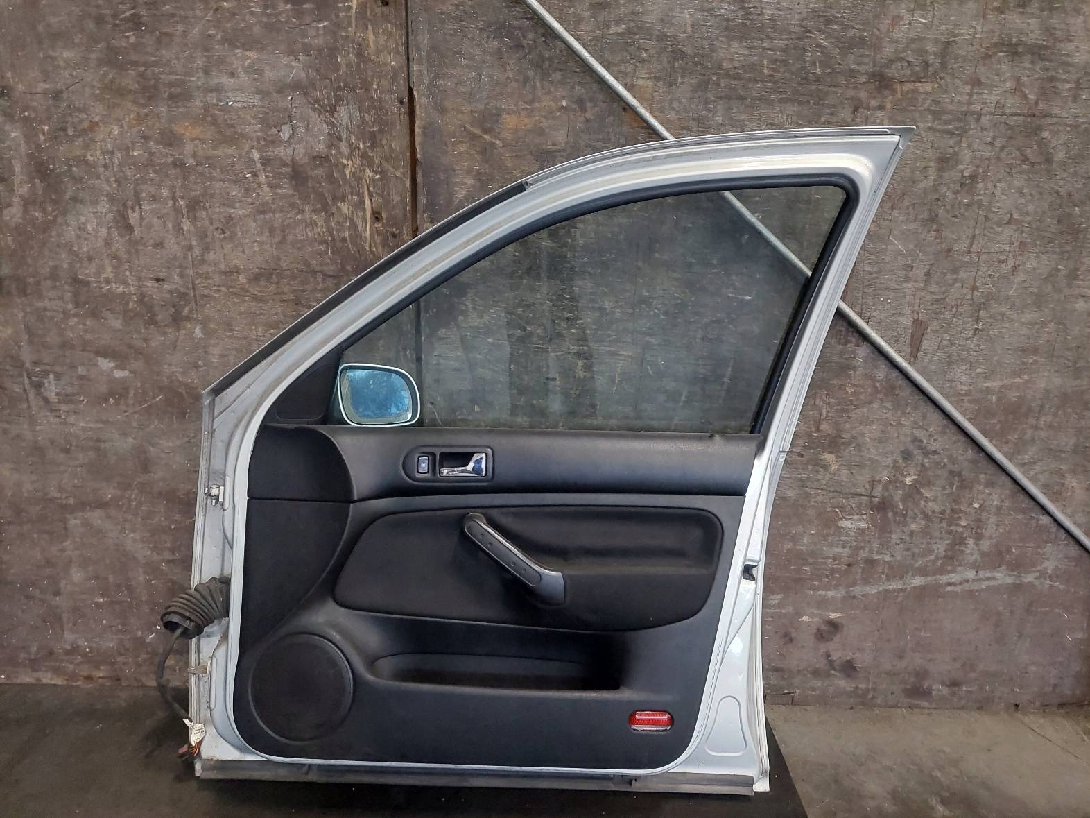 door complete right front VOLKSWAGEN BORA and