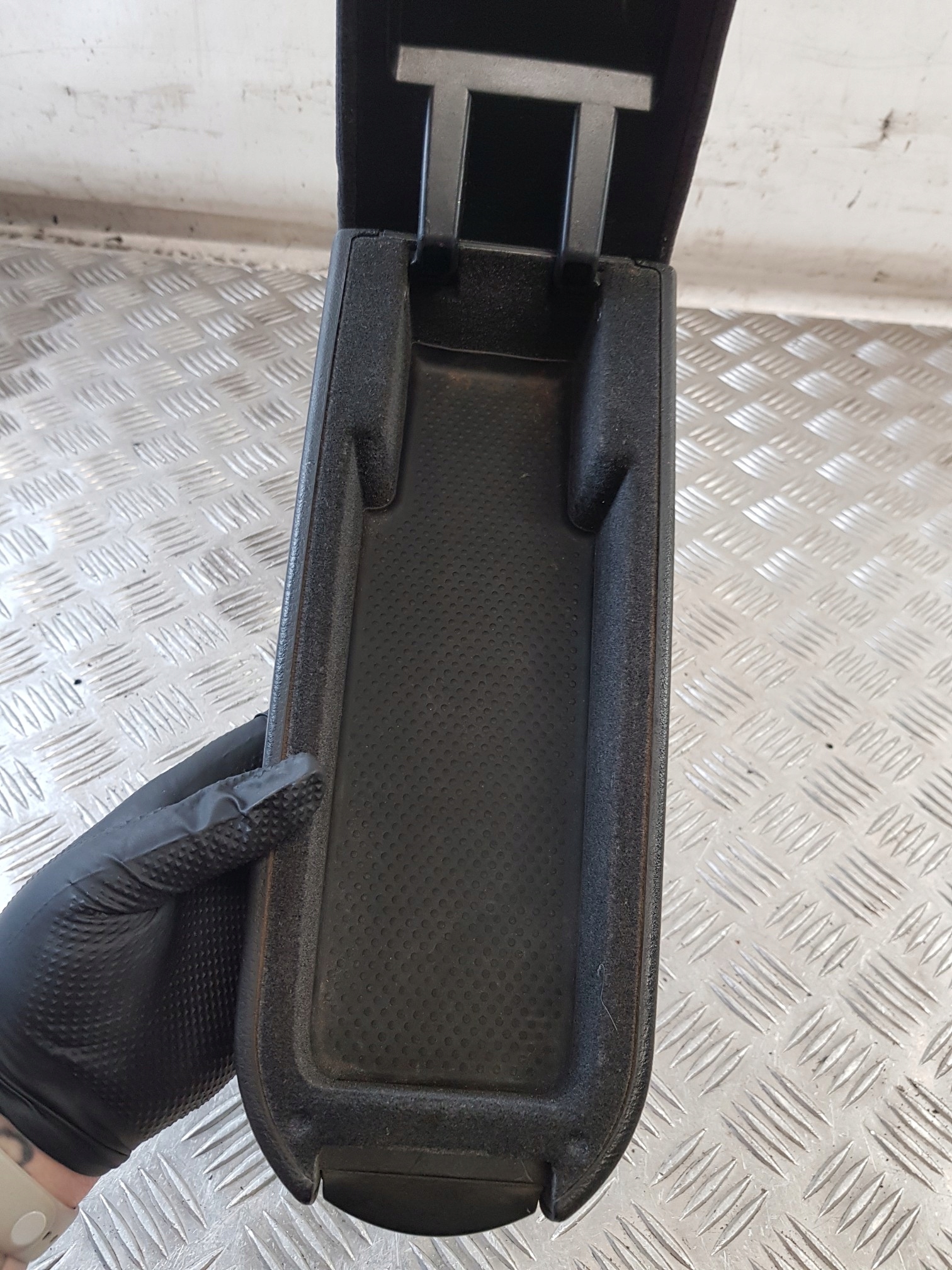 armrest + holder bracket 1J0864273B VW GOLF IV 98R