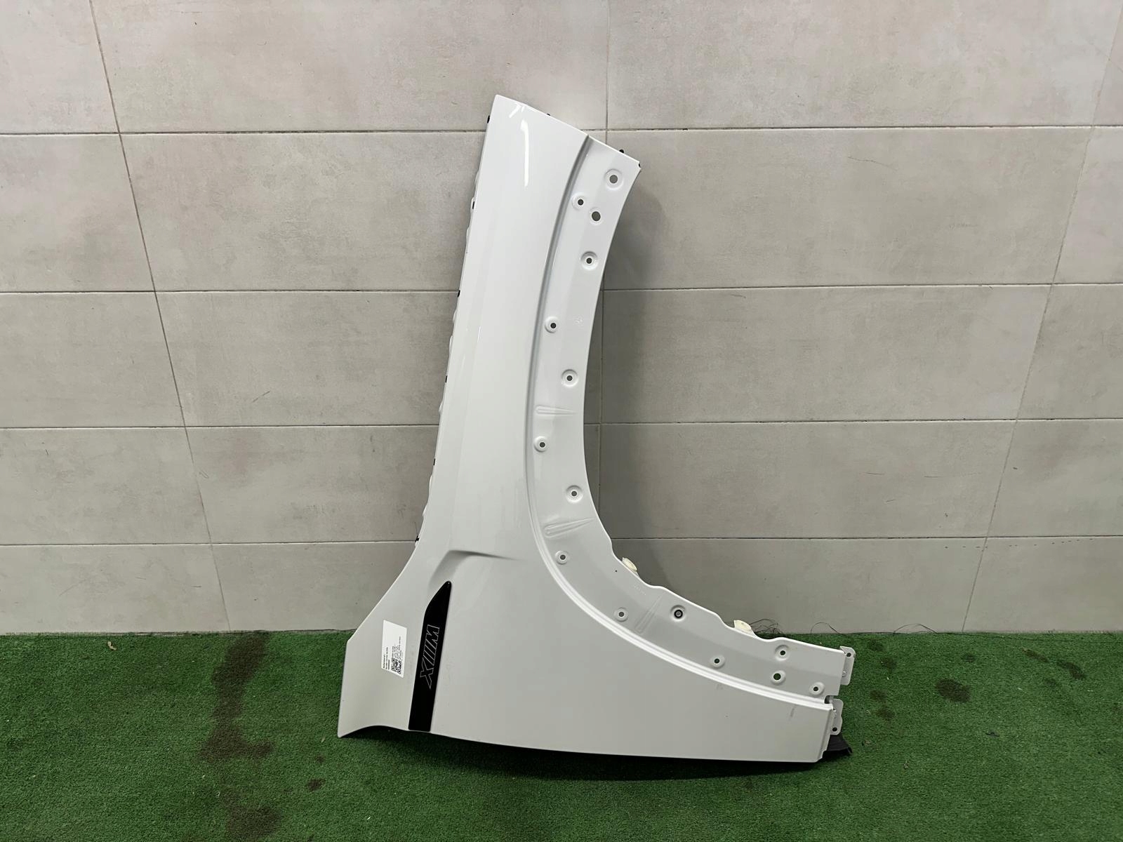 BMW XM G09 front bonnet bumper lights fender support panel for radiators A96 45E