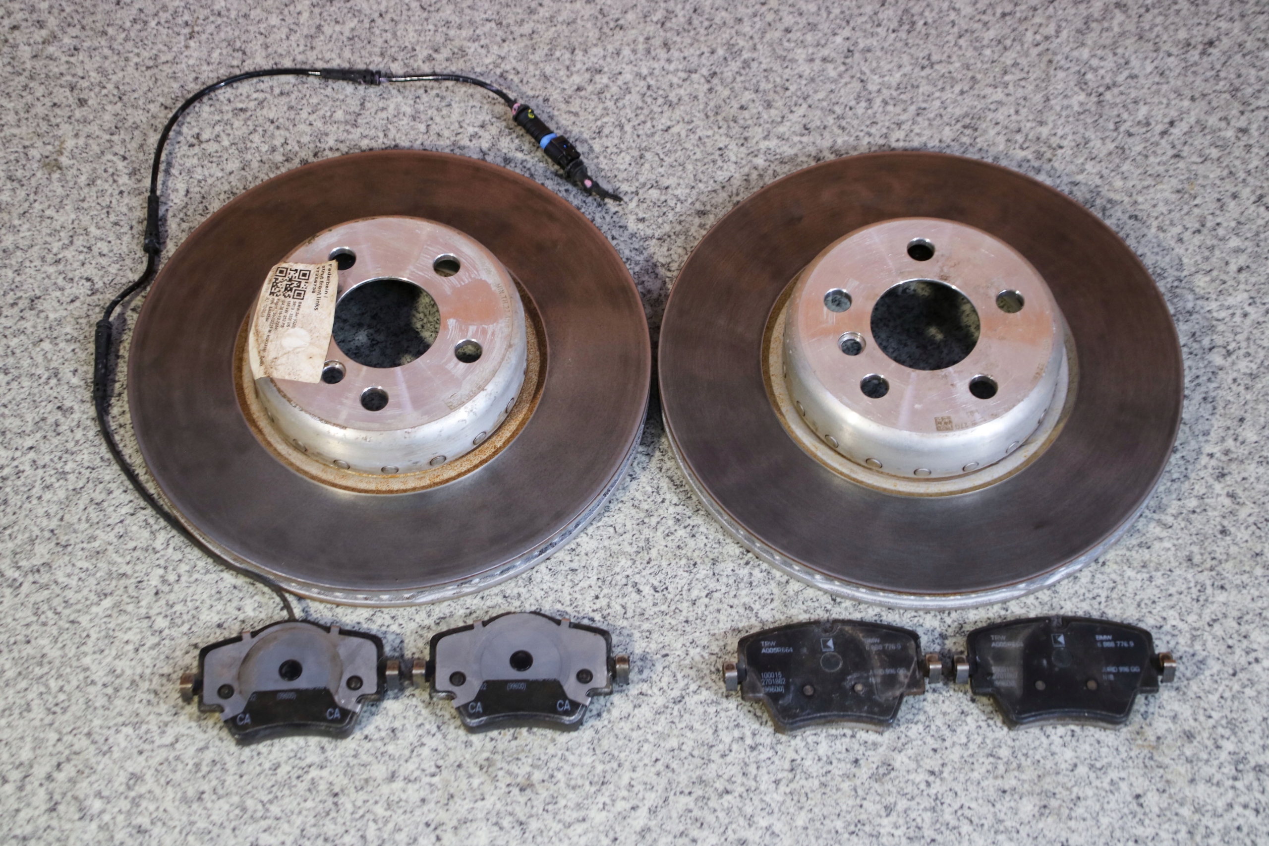 BMW G20 330i discs plates front 330x24 8 km !!!
