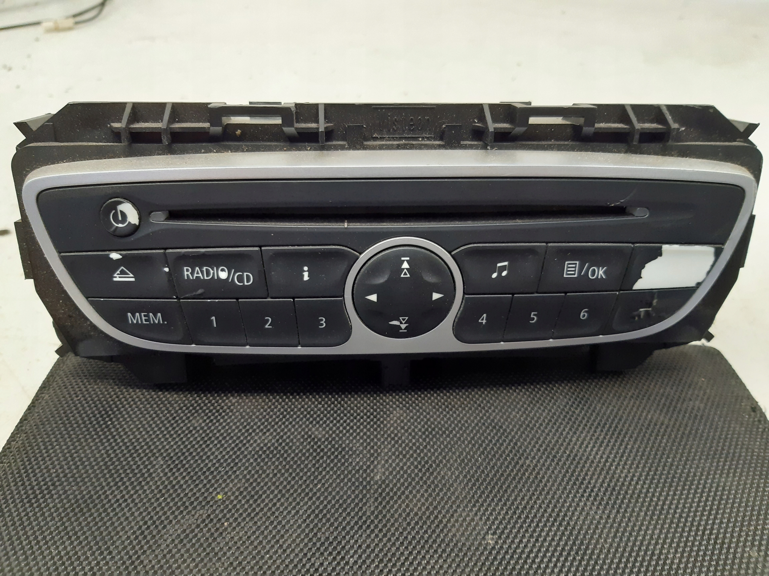 Radio 28115003112 Renault Twingo II