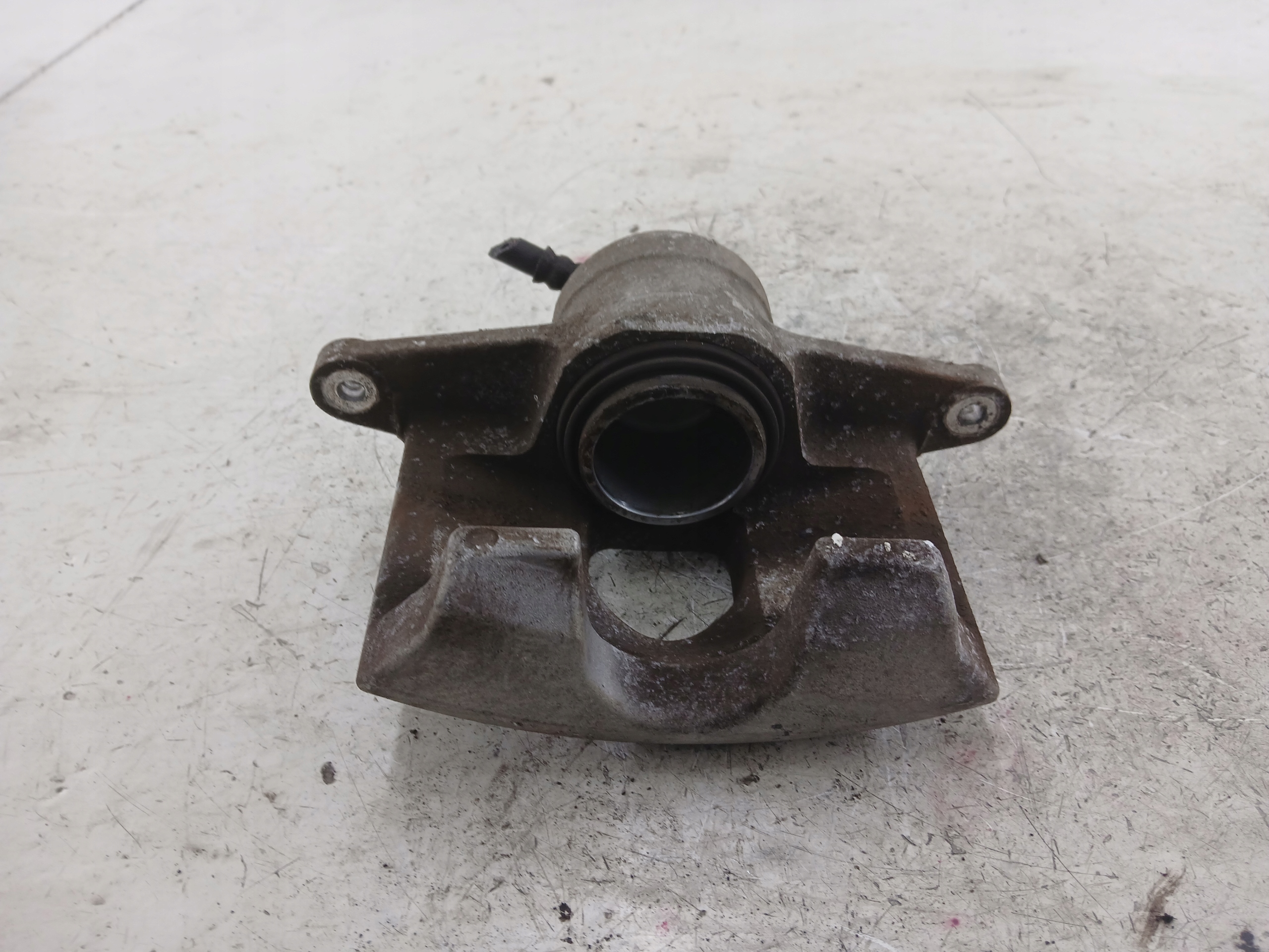 KIA CERATO and caliper brake left front