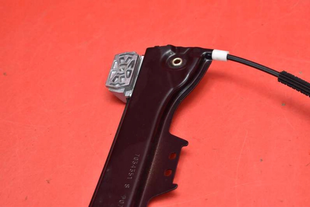 window regulator left front EU 7034351 BMW E60 E61 03-07