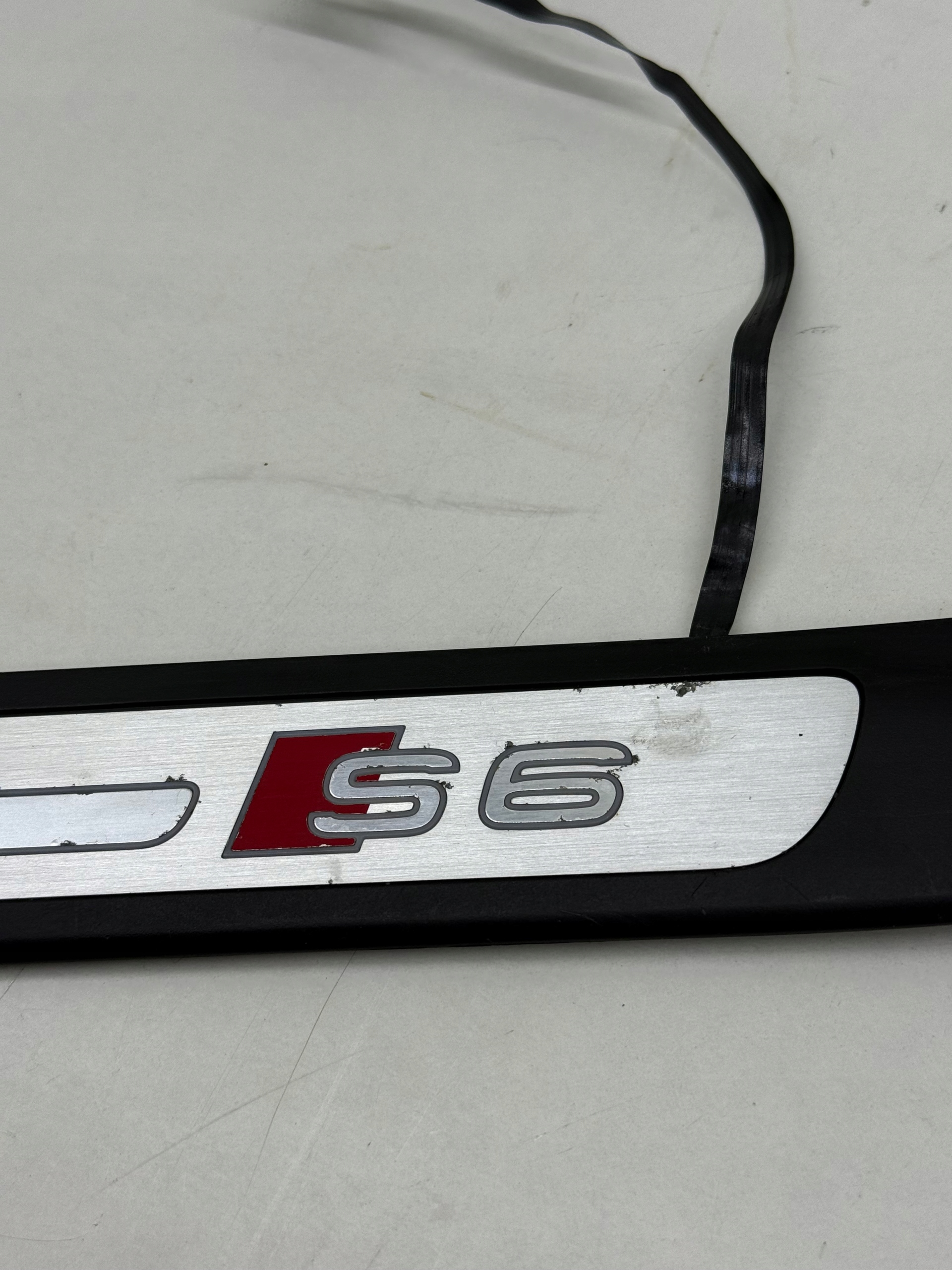 AUDI A6 S6 C7 moulding cap threshold LED left rear part SPRAWNA original!