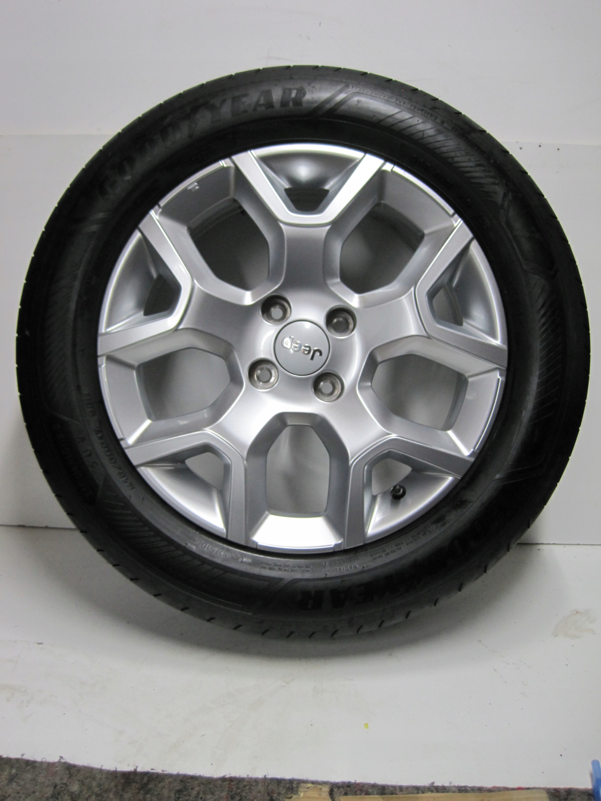 wheels discs tyres JEEP AVENGER R17