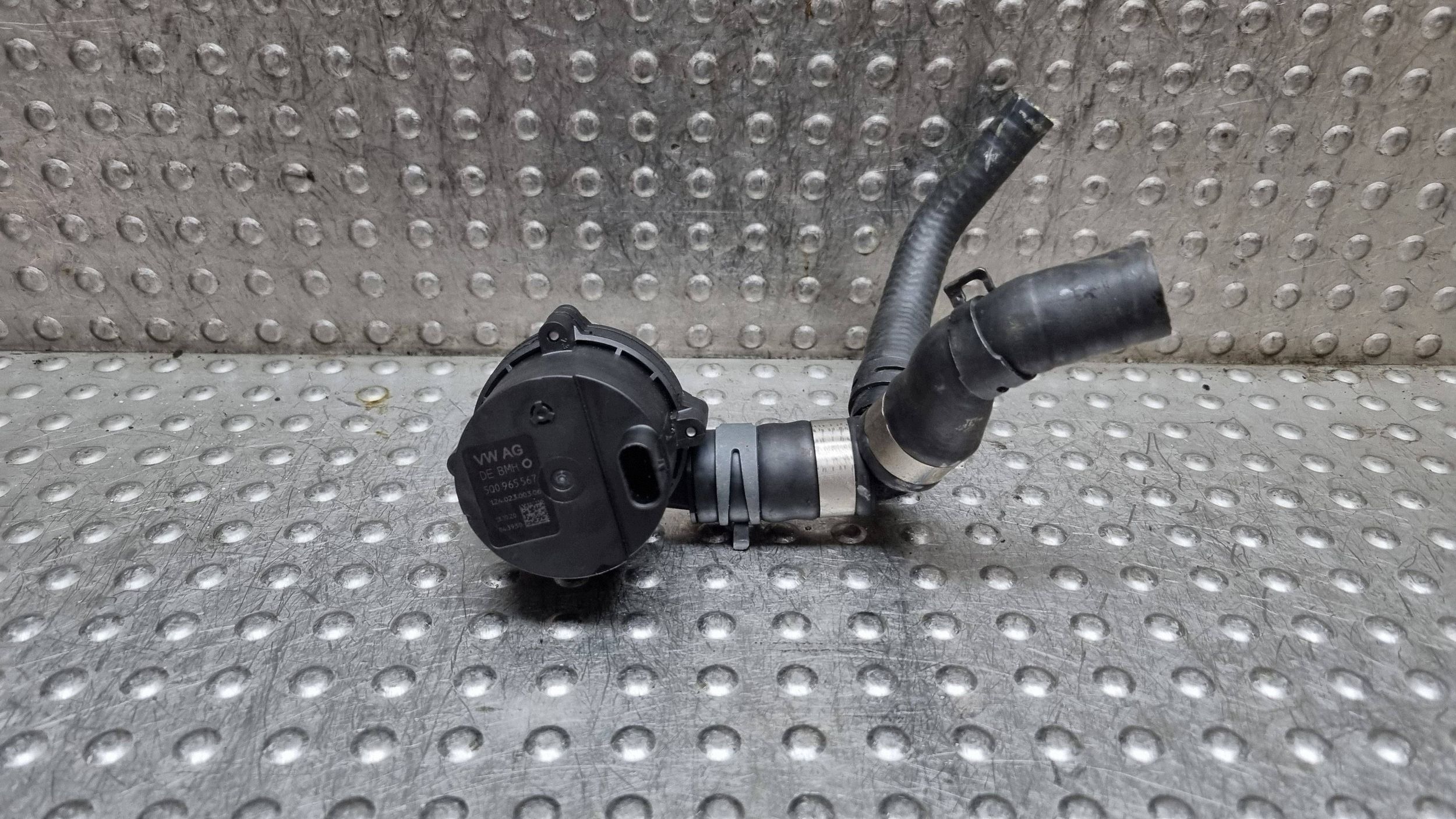 pumpa vode 5Q0965567 AUDI A3 8V Q3 GOLF VII OCTAVIA III PASSAT B8 LEON III