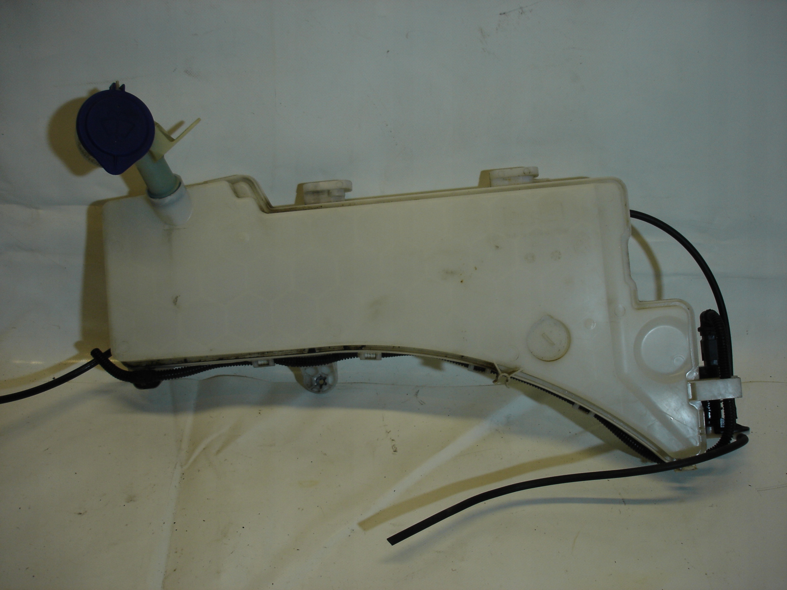 PEUGEOT 3008 II washer fluid tank