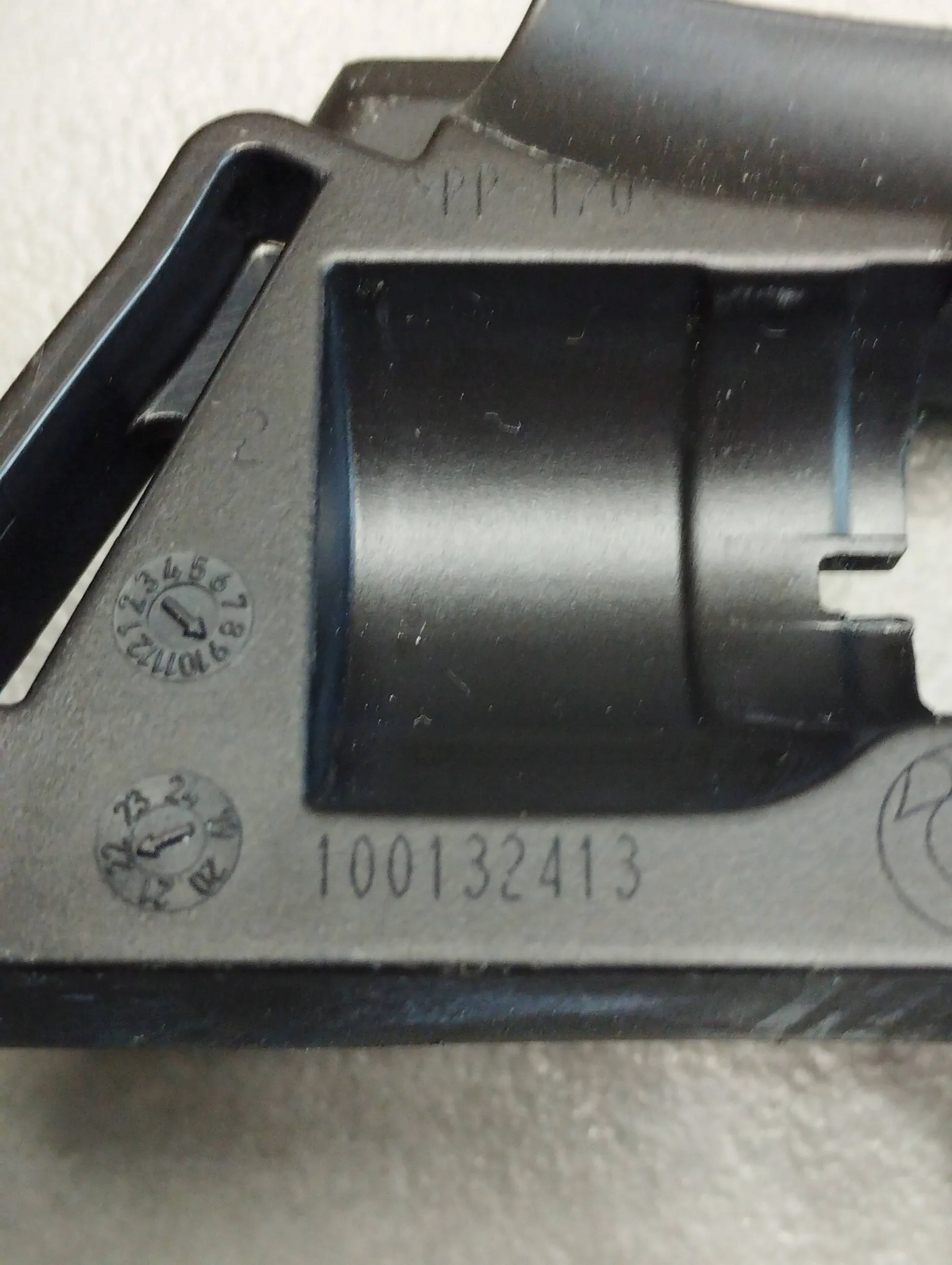 Audi Q4 e-tron Halter WIAZKI 100132413