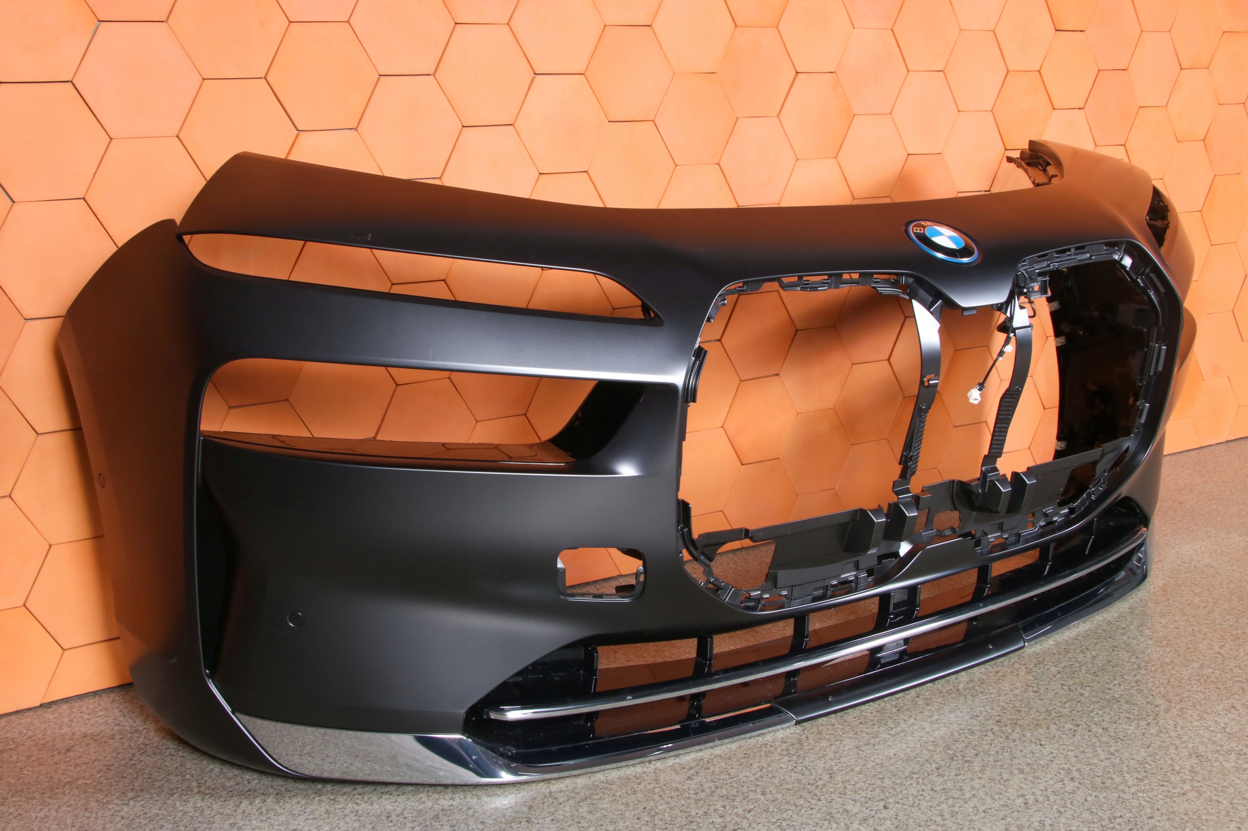 BMW 7 G70 i7 bumper front front colour C64