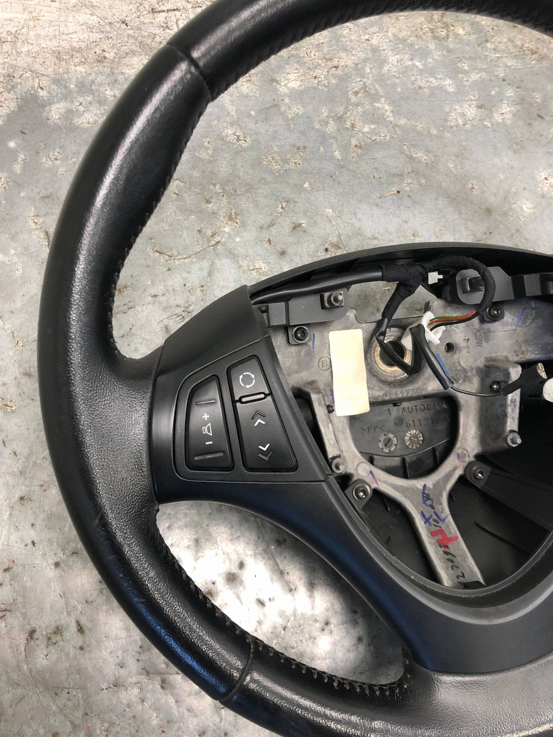 lenkrad Leder MULTIFUNKCJA HYINDAI I30 LIFT 56110-2R031