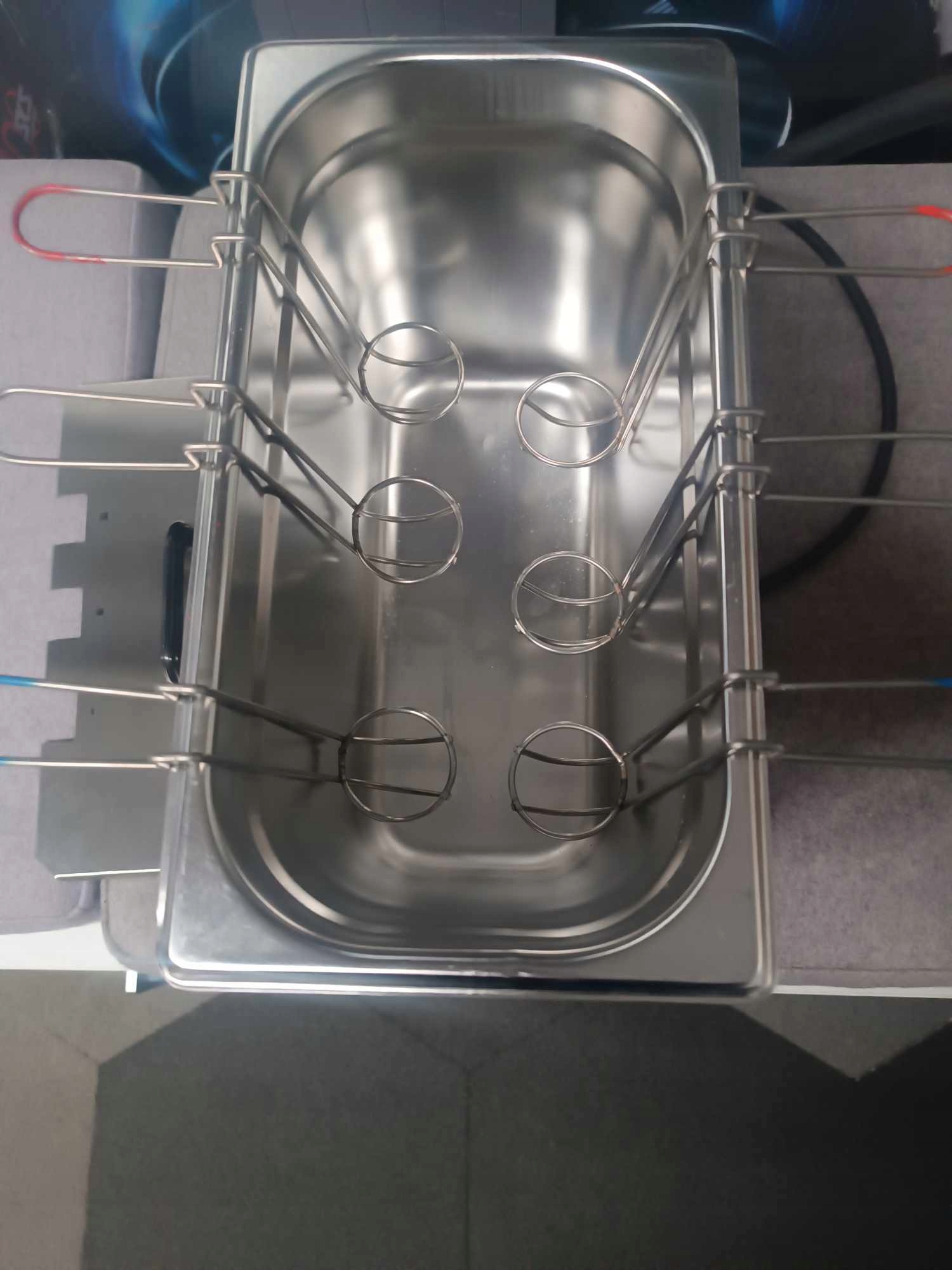 Jajowar Saro DAMO srebrny/szary Model 140