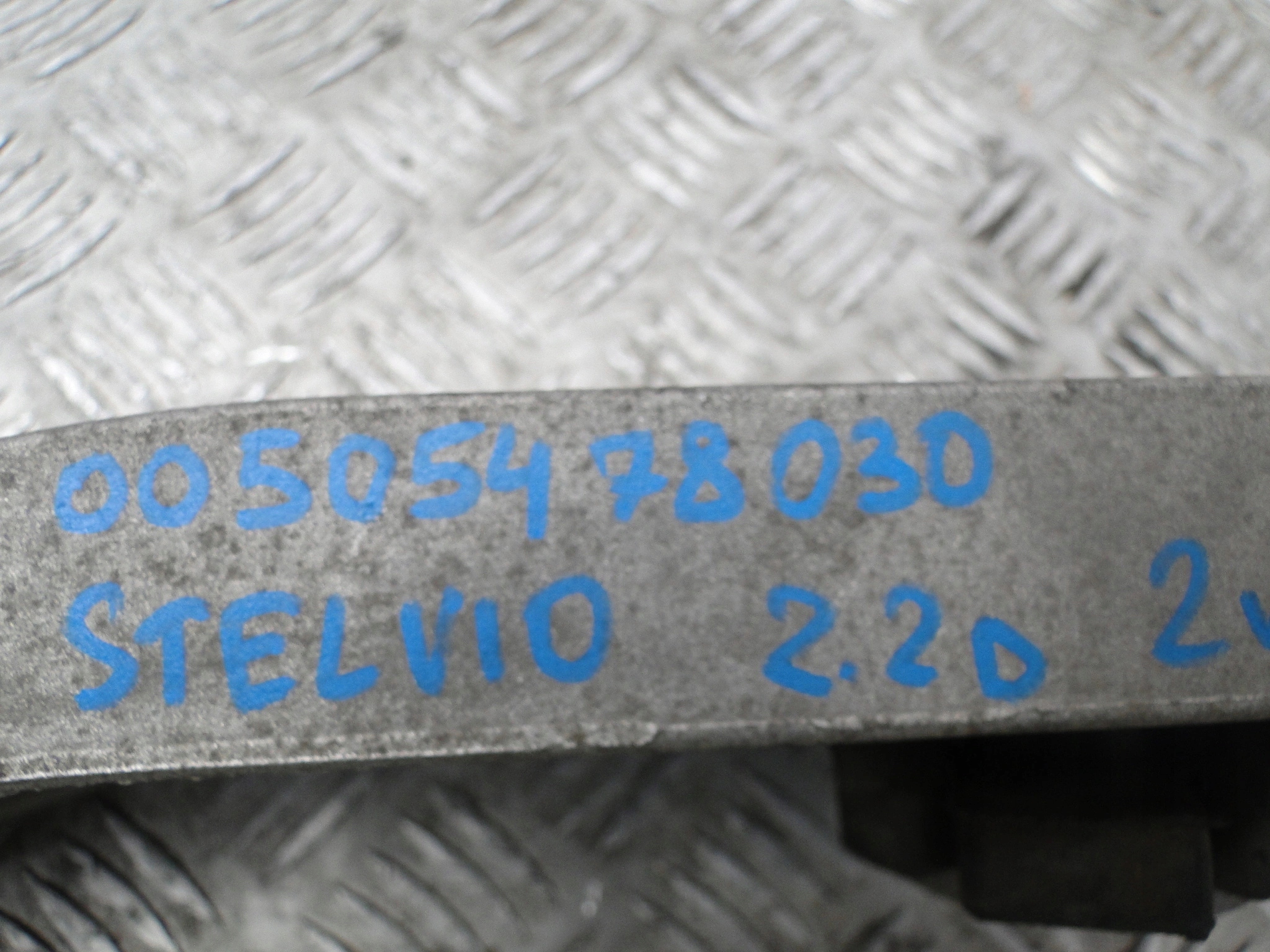 WSPORNIK ŁAPA SKRZYNI BIEGÓW ALFA ROMEO STELVIO 2.2D 2WD 2019 732216149993 Rodzaj skrzyni Automatyczna