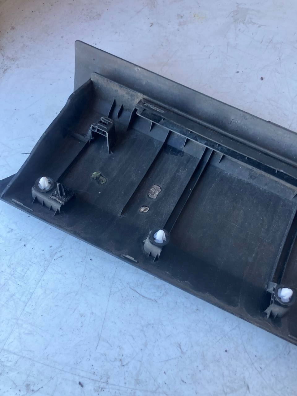 moulding lower door right front CITROEN C4 III 9830660880