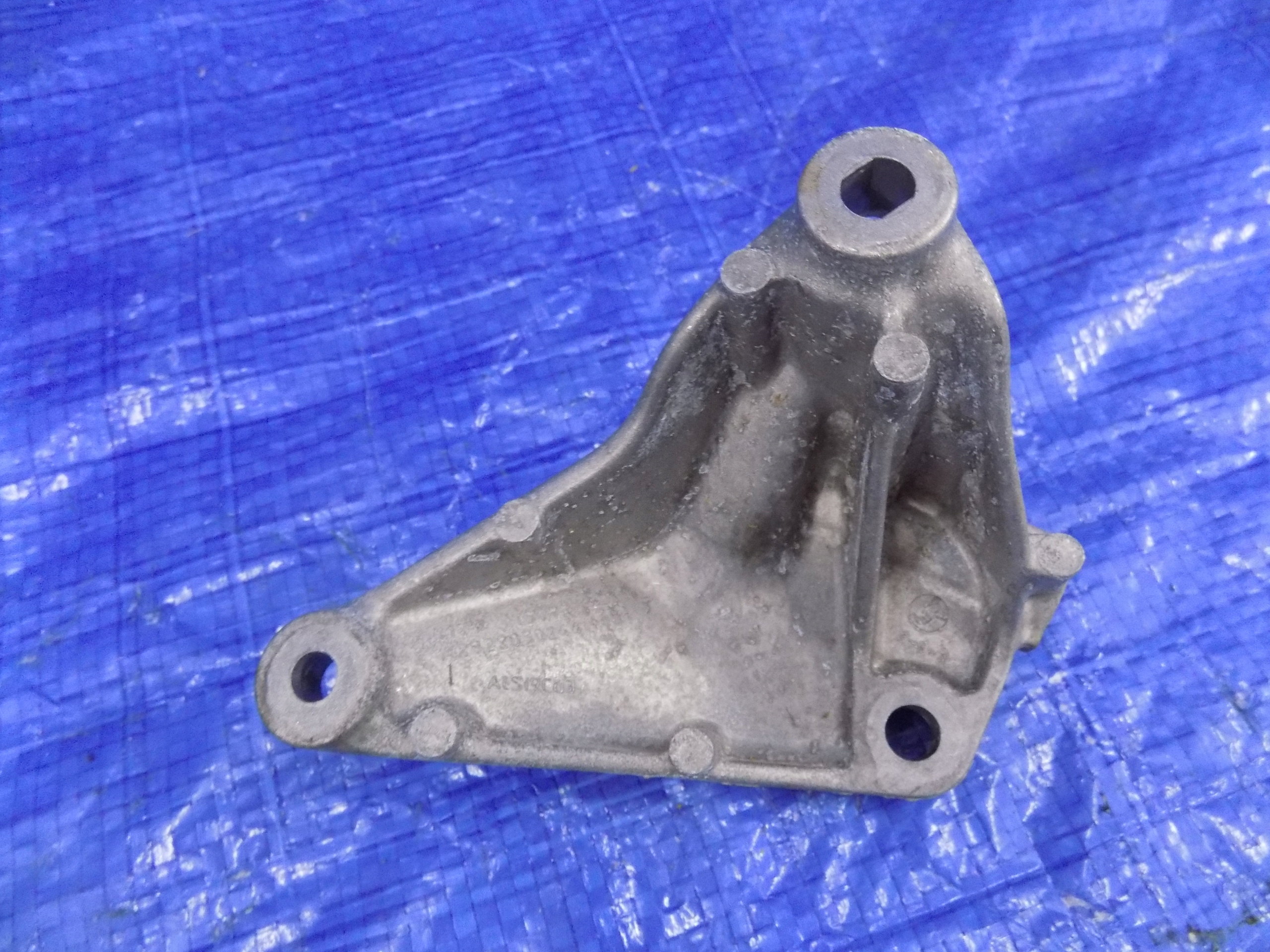 držač alternatora JUKE F16 20R 1,0 DIG-T